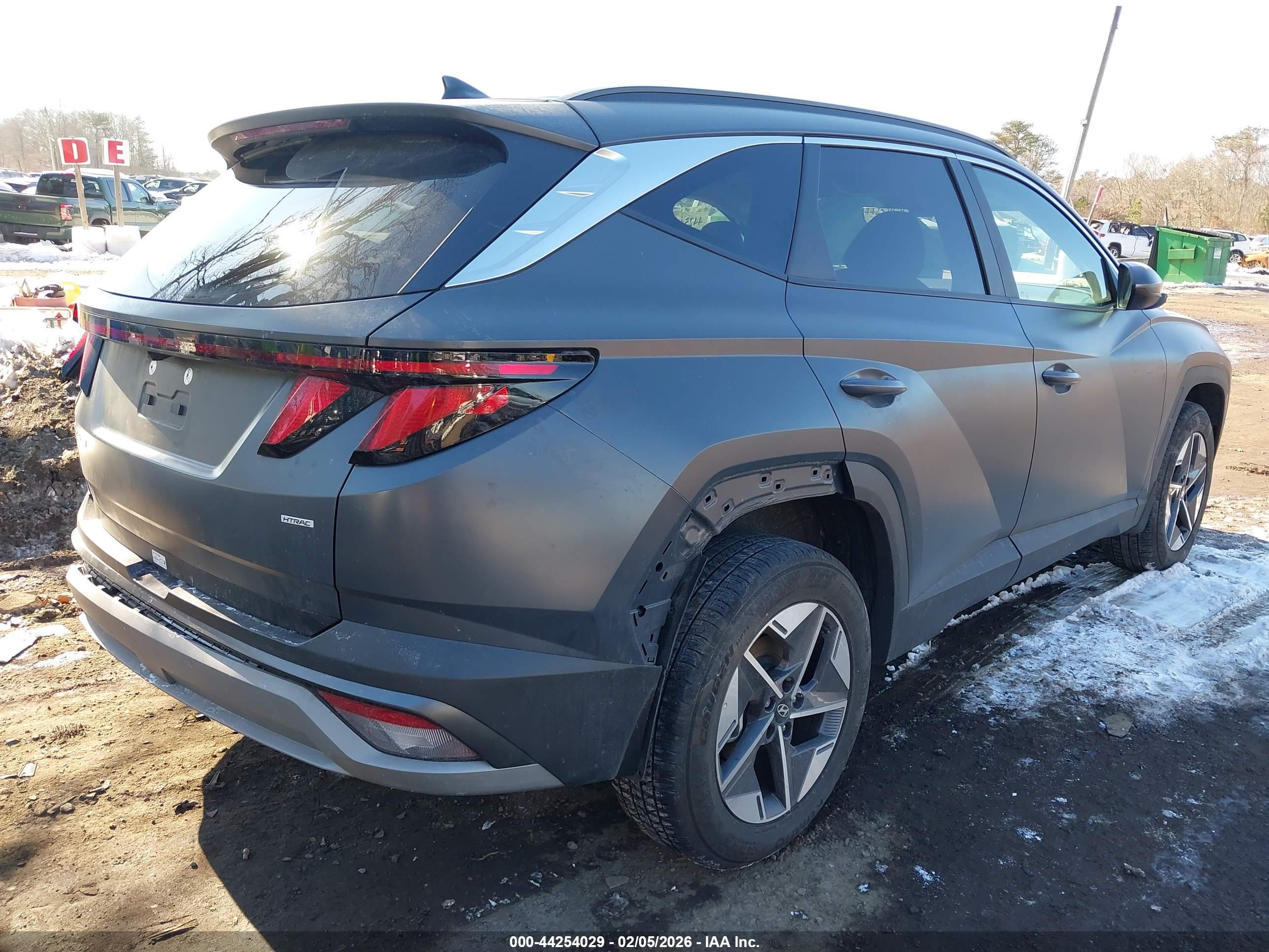 HYUNDAI TUCSON image 4