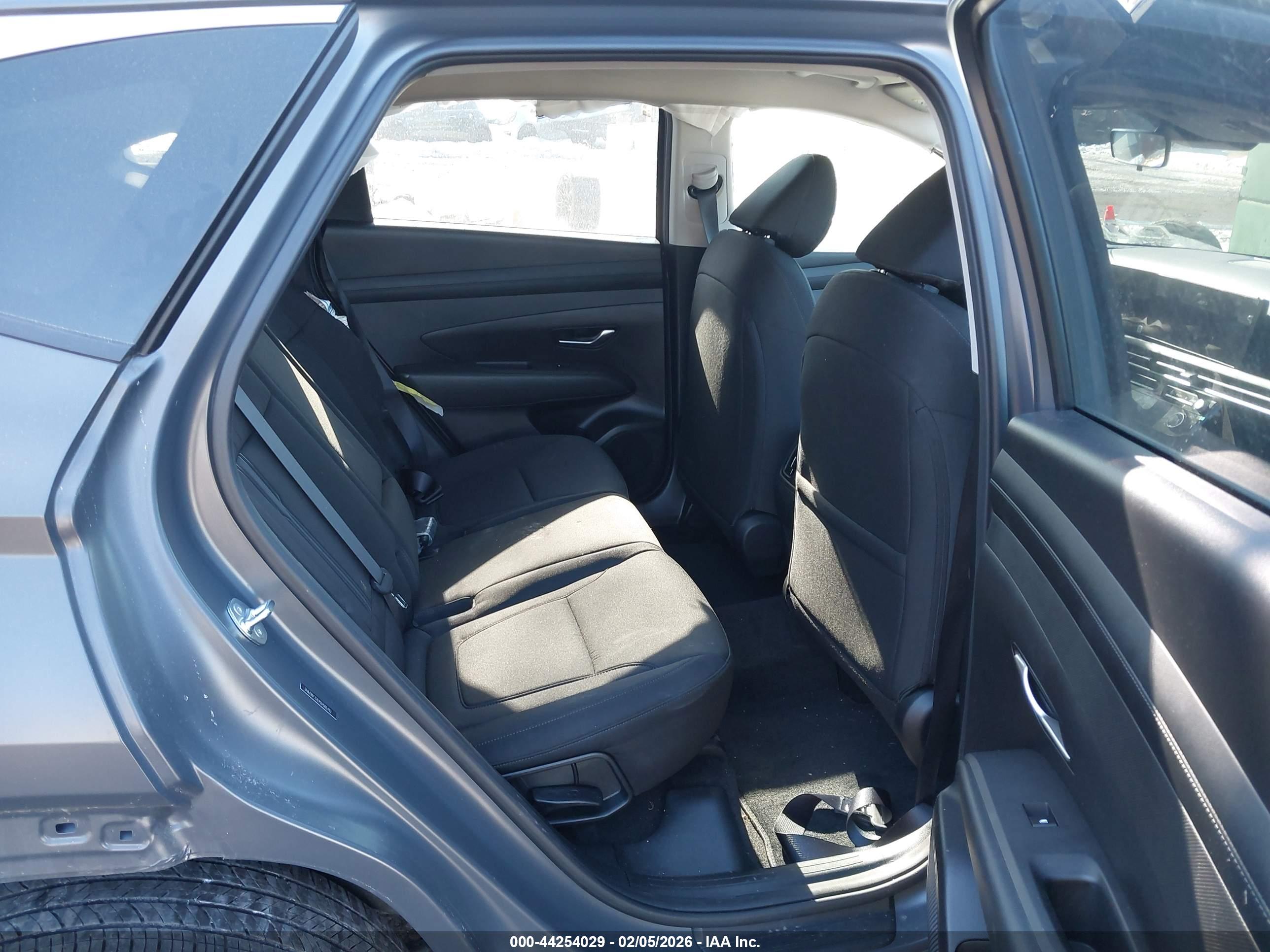 HYUNDAI TUCSON image 8