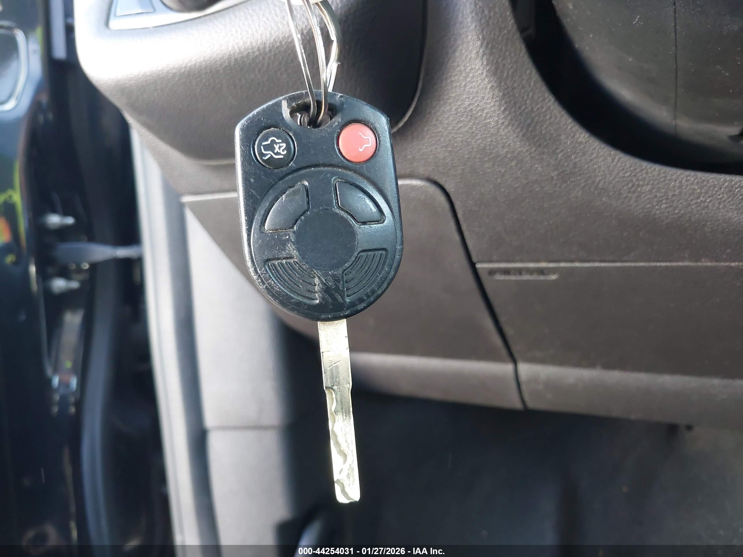 FORD C-MAX image 11