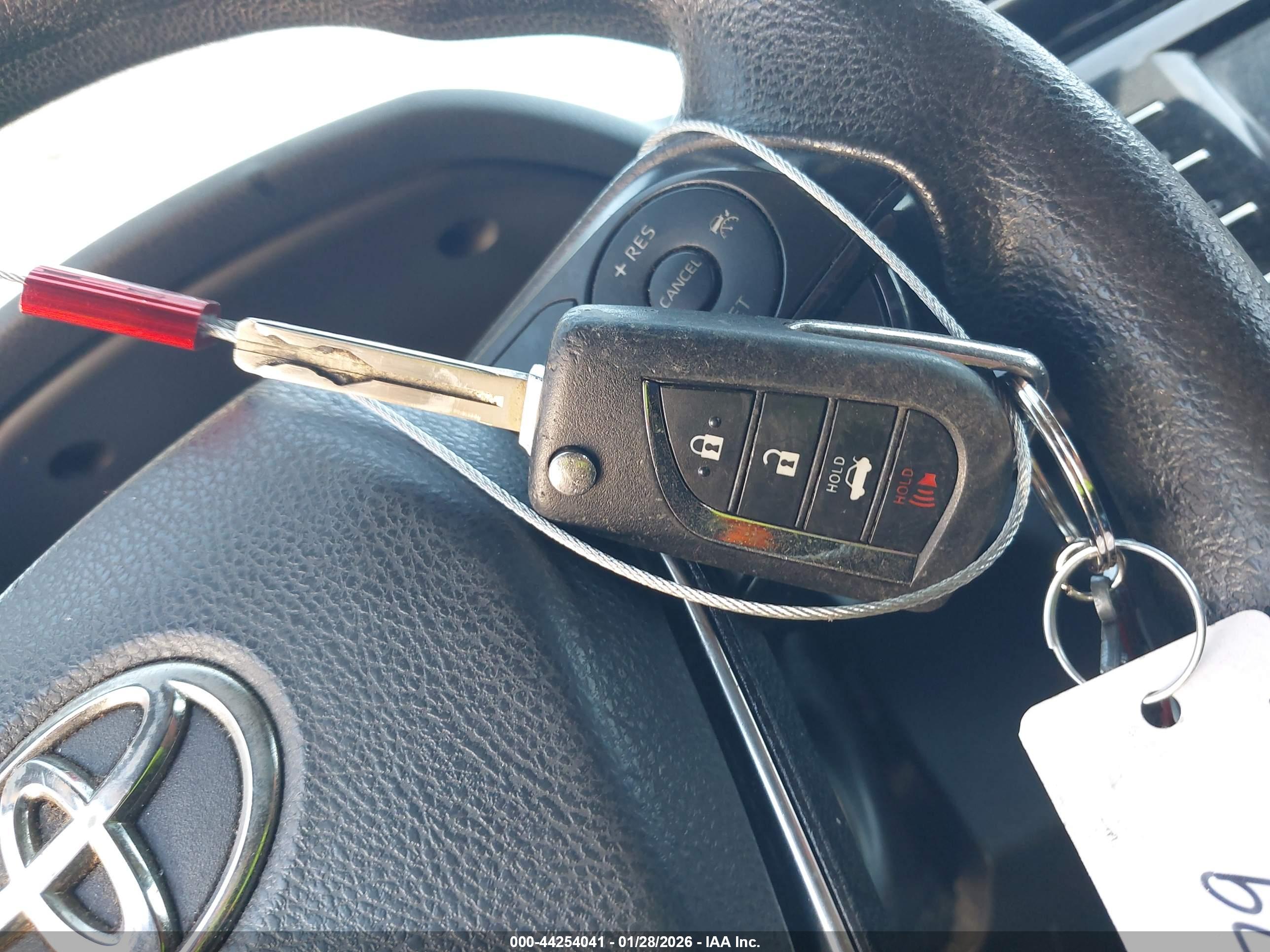 TOYOTA CAMRY image 11