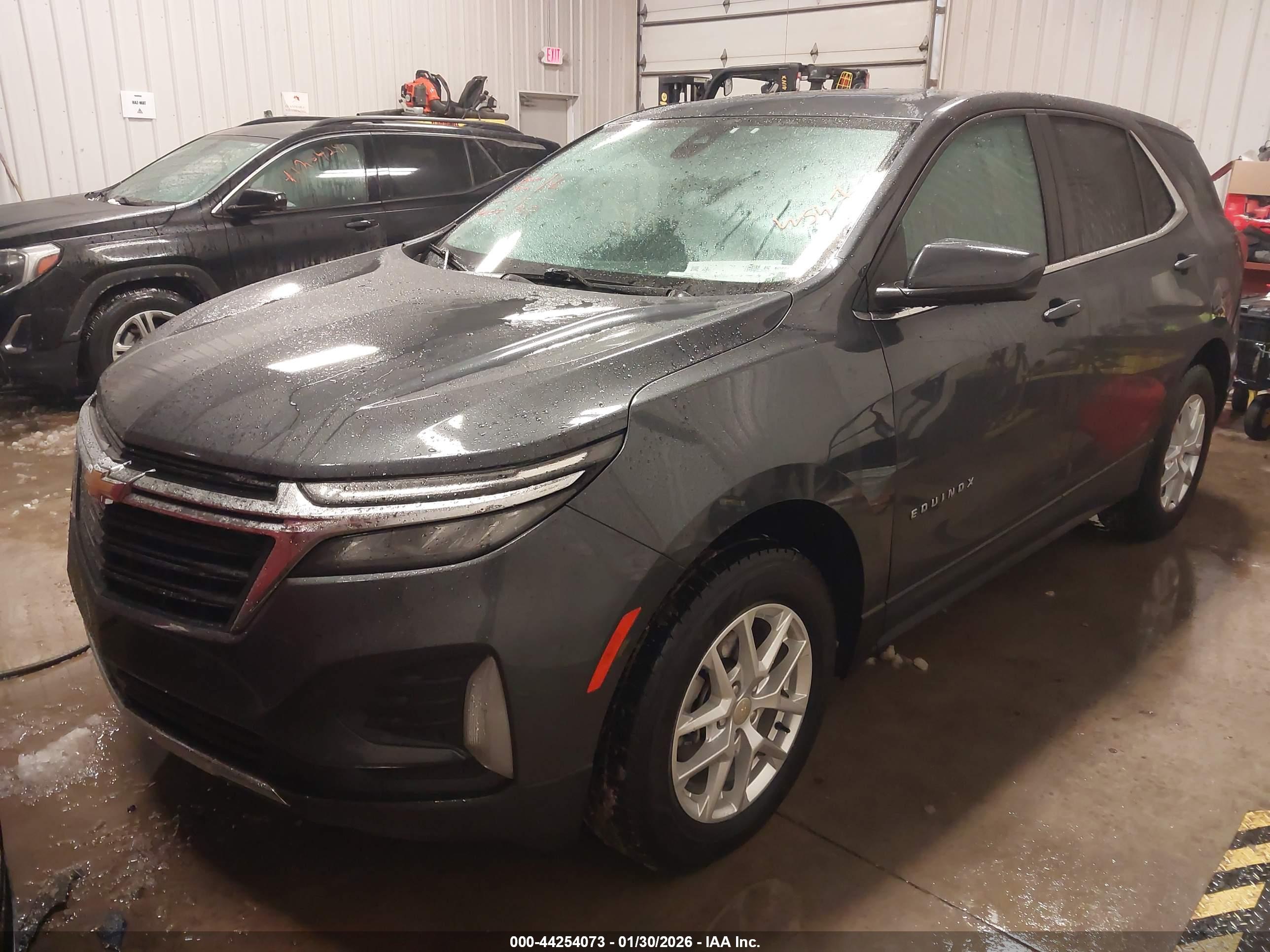 CHEVROLET EQUINOX image 2