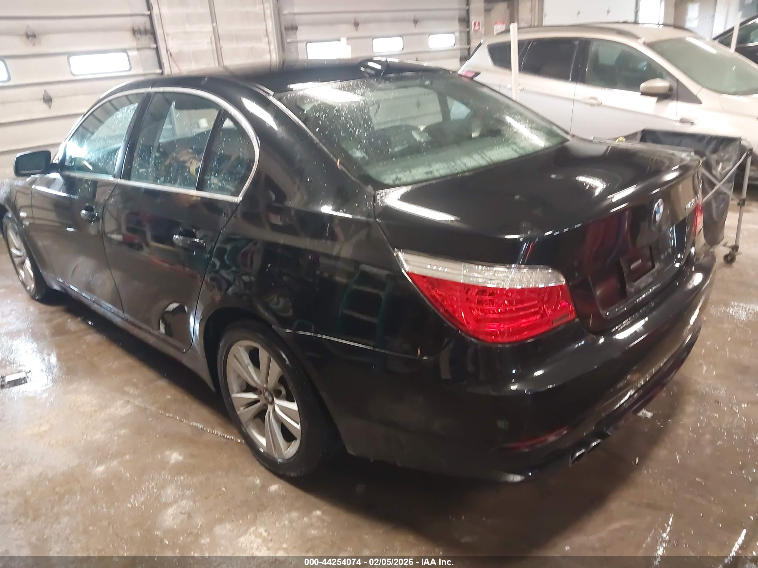 BMW 528I image 3