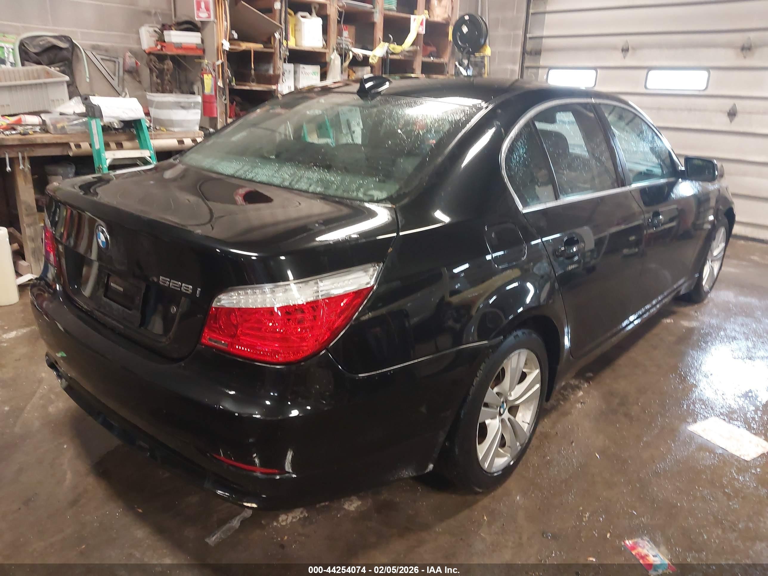 BMW 528I image 4