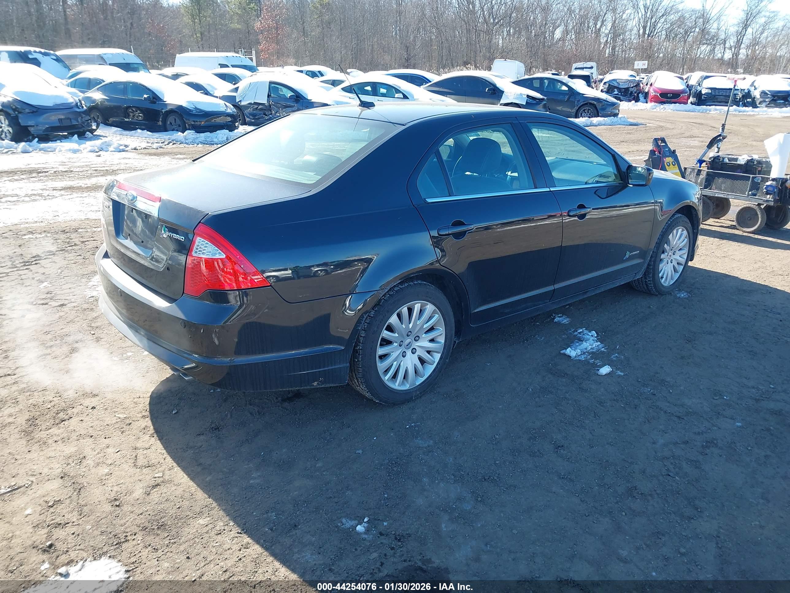 FORD FUSION image 4