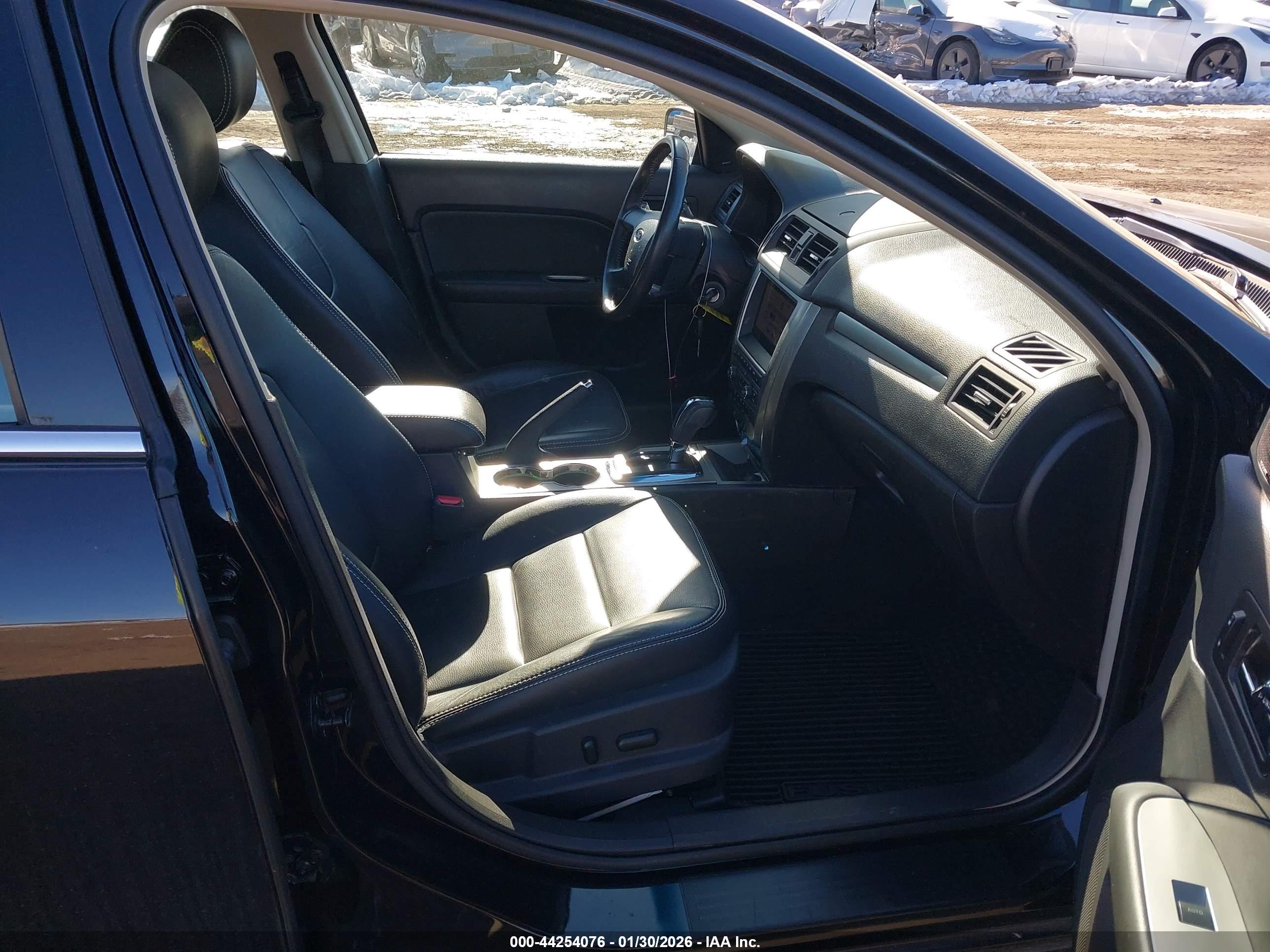 FORD FUSION image 5