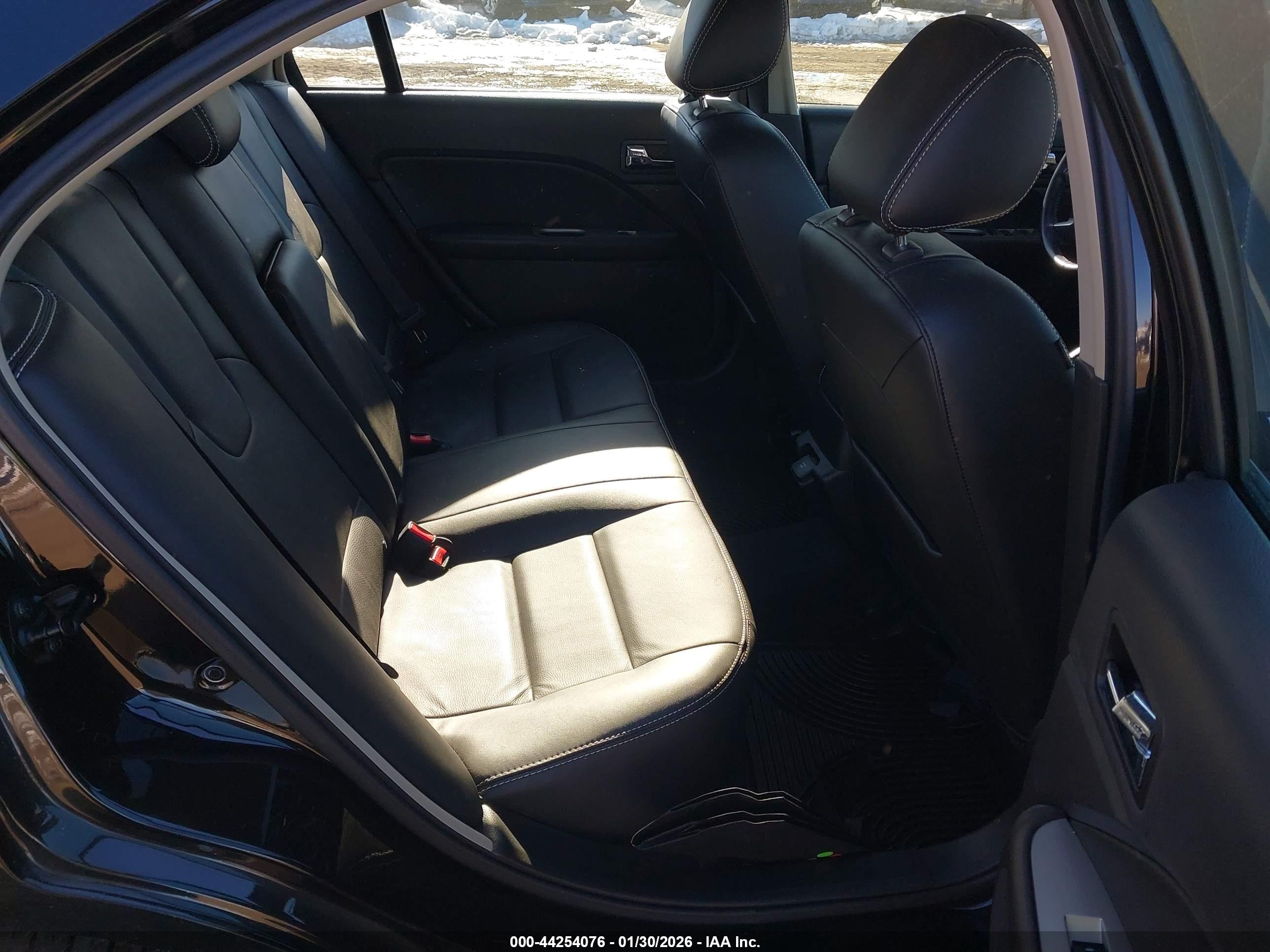 FORD FUSION image 8