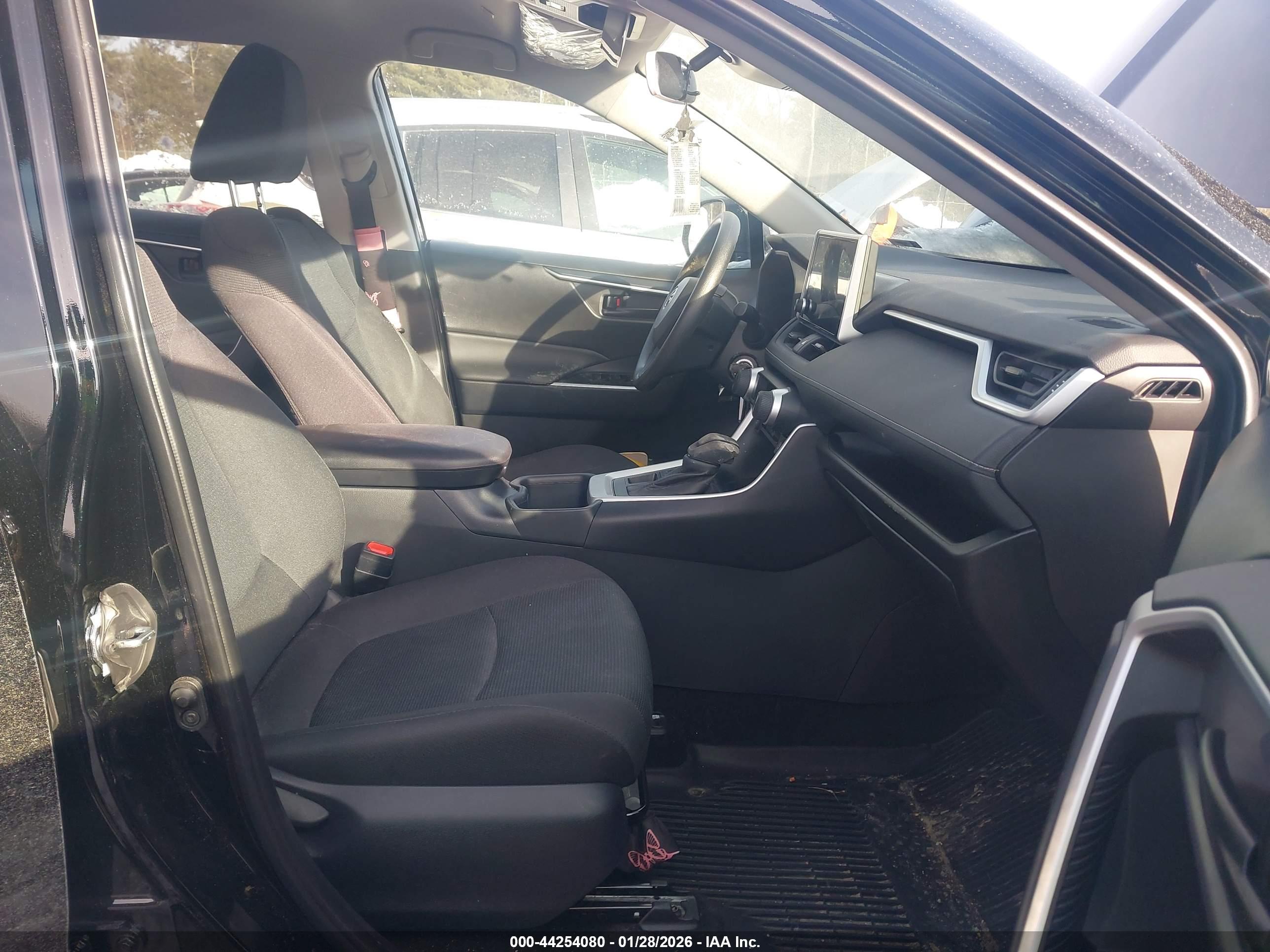 TOYOTA RAV4 image 5