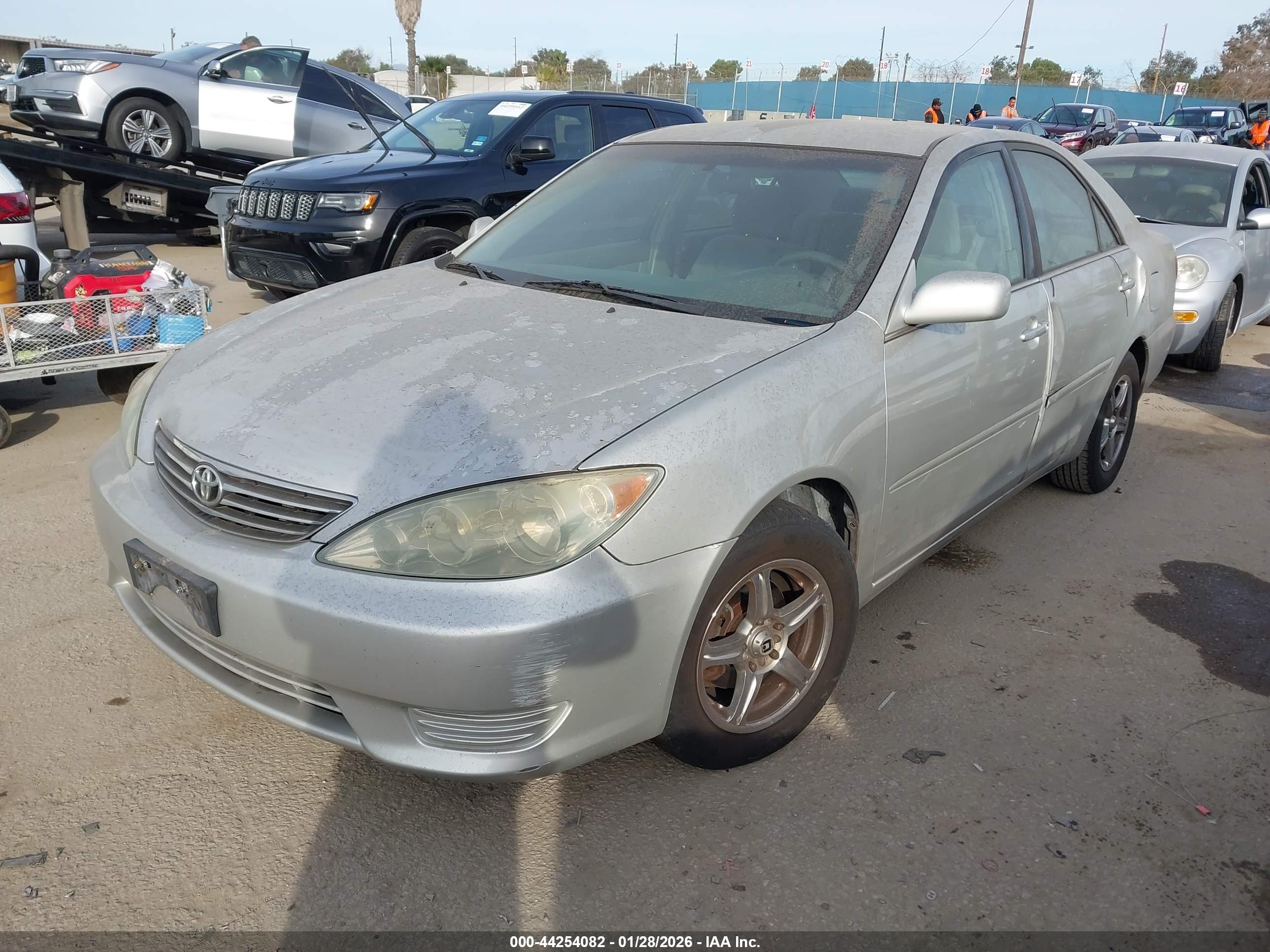 TOYOTA CAMRY image 2