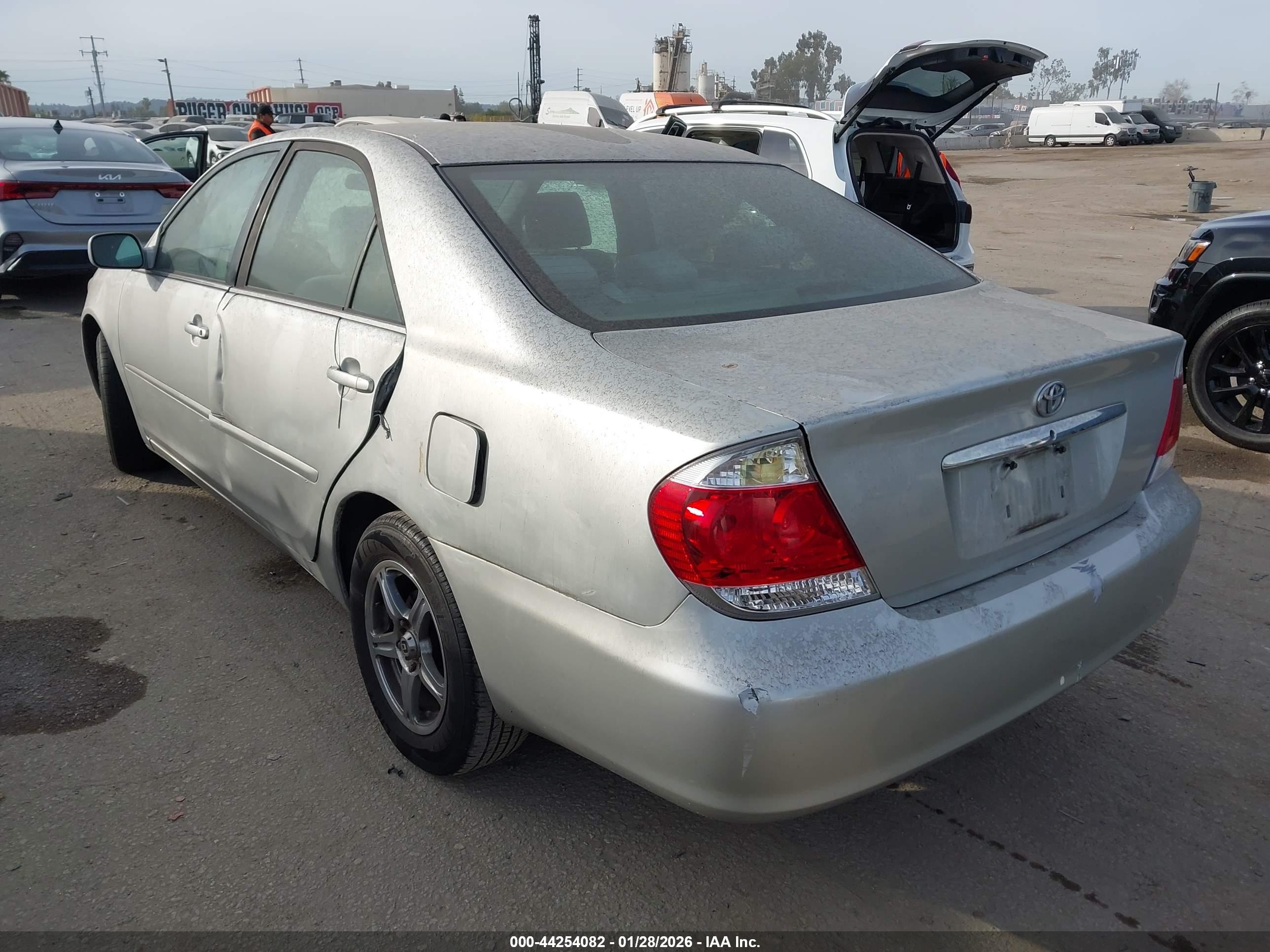 TOYOTA CAMRY image 3
