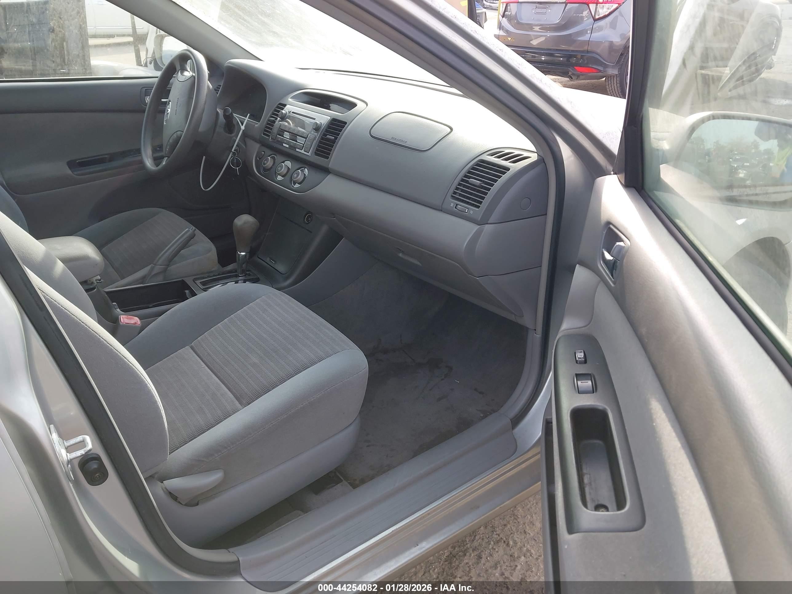 TOYOTA CAMRY image 5