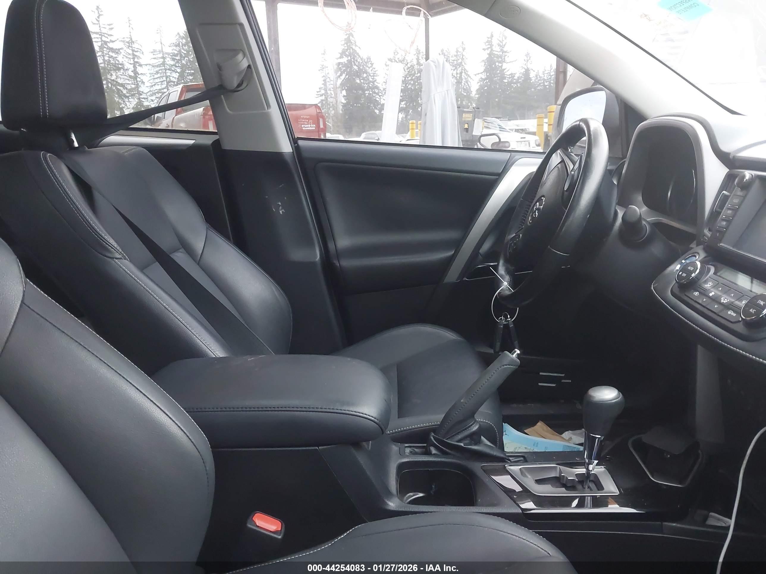 TOYOTA RAV4 image 5
