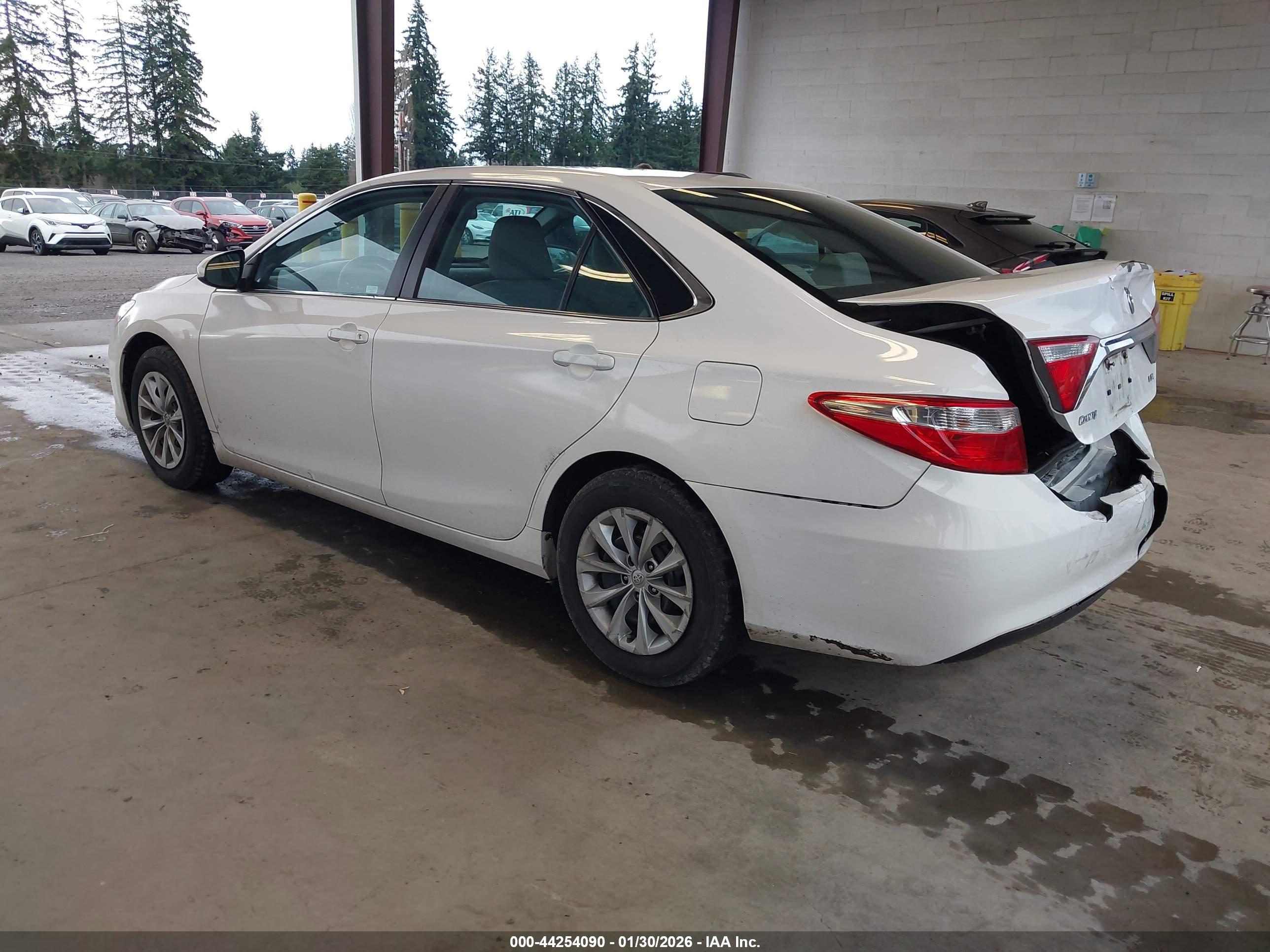 TOYOTA CAMRY image 3