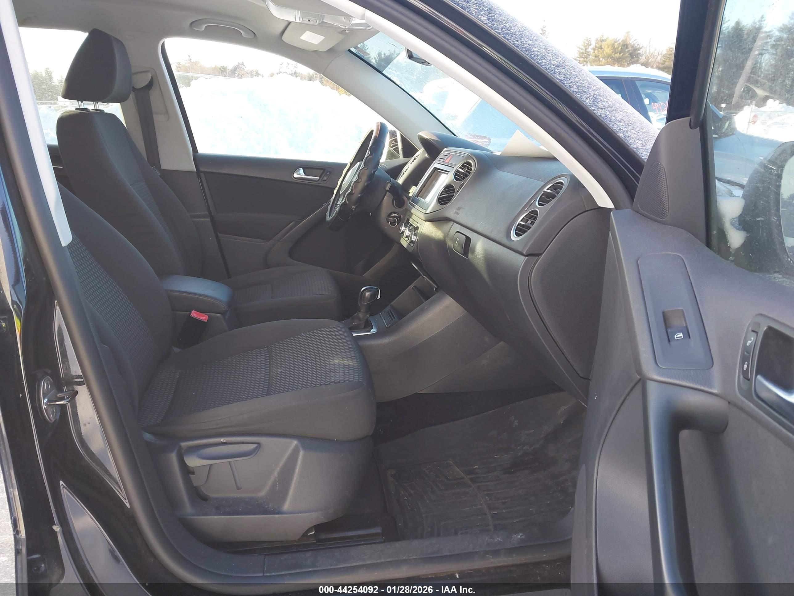 VOLKSWAGEN TIGUAN image 5