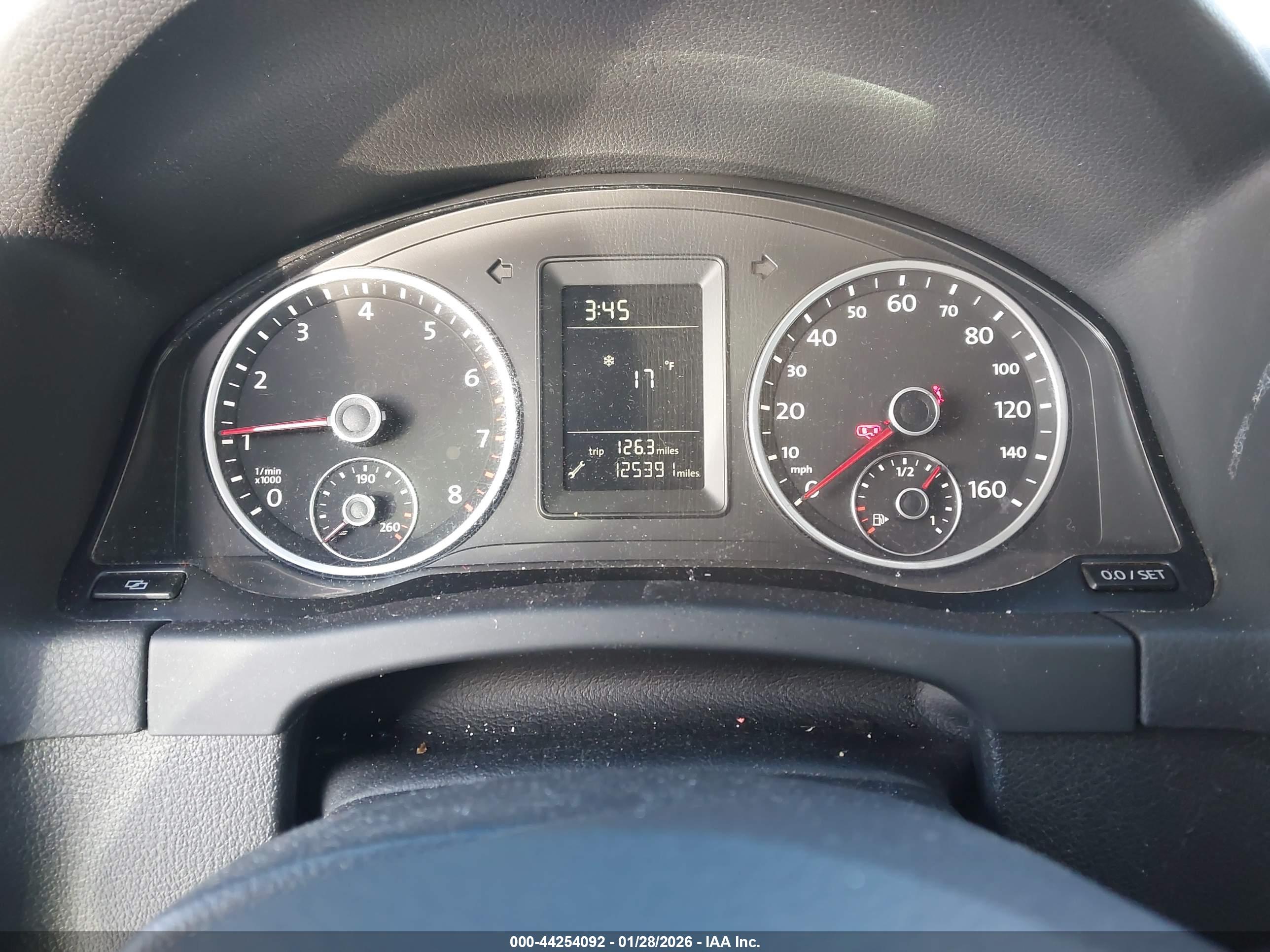 VOLKSWAGEN TIGUAN image 7