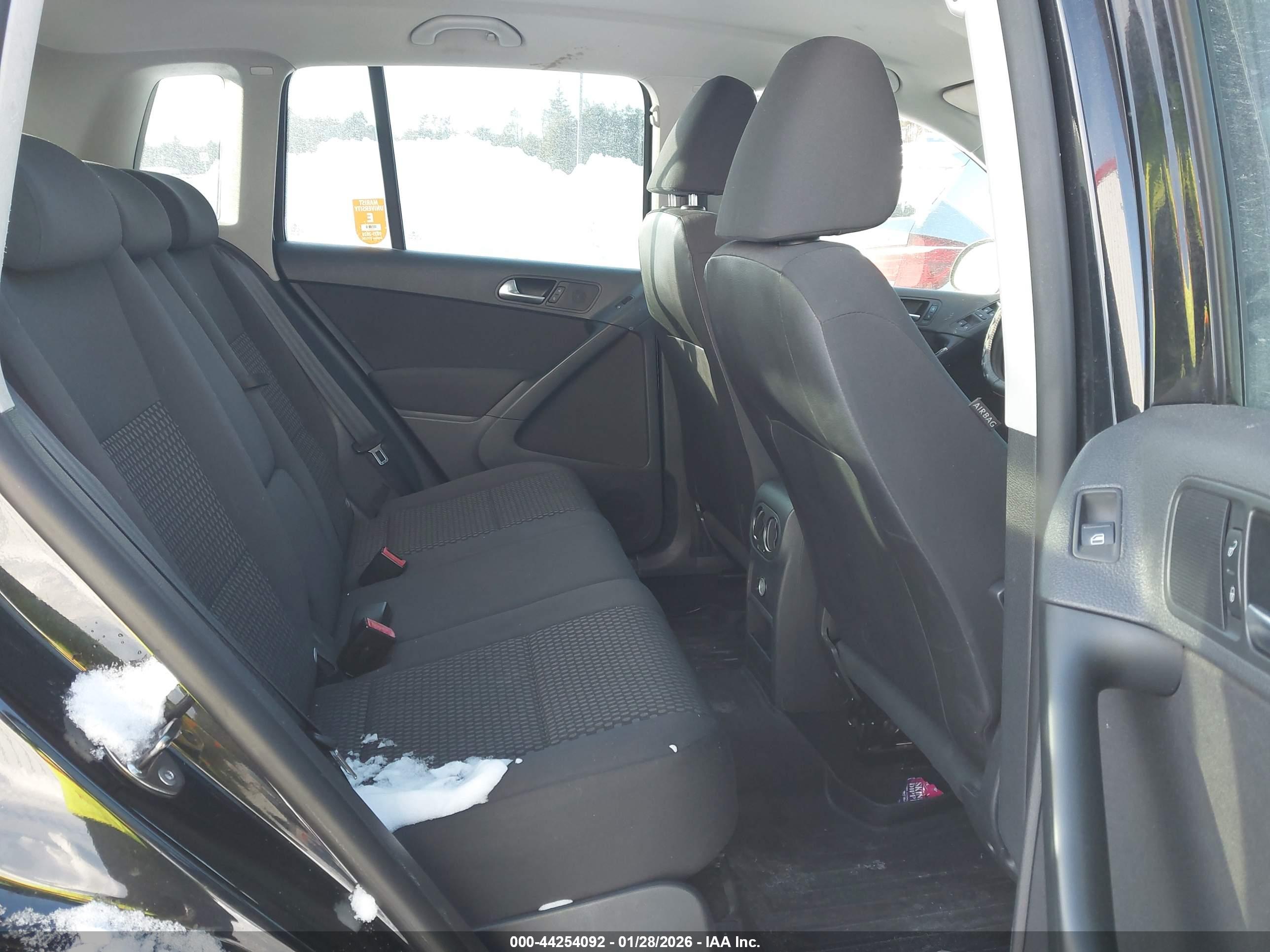 VOLKSWAGEN TIGUAN image 8