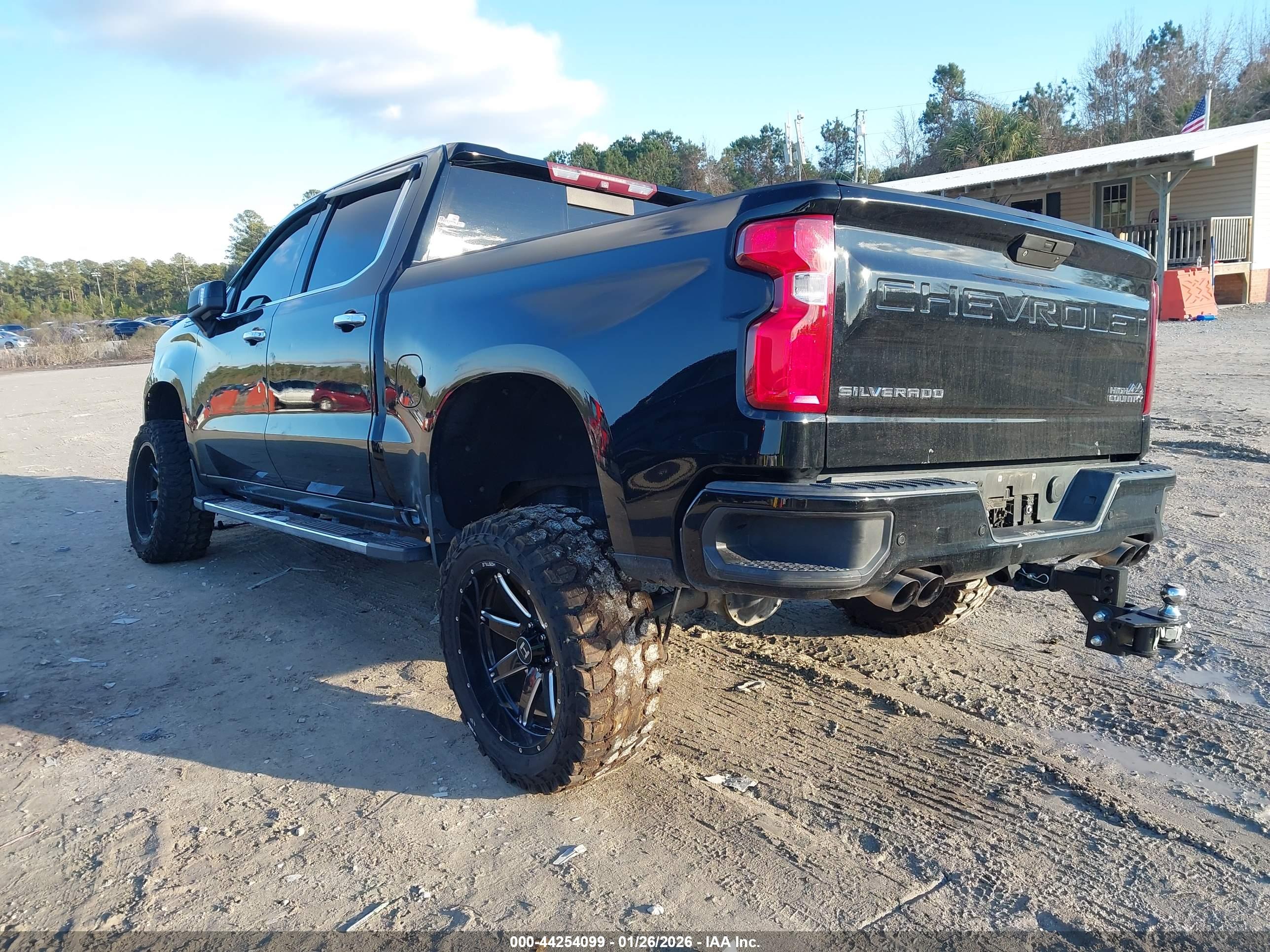 CHEVROLET SILVERADO image 3
