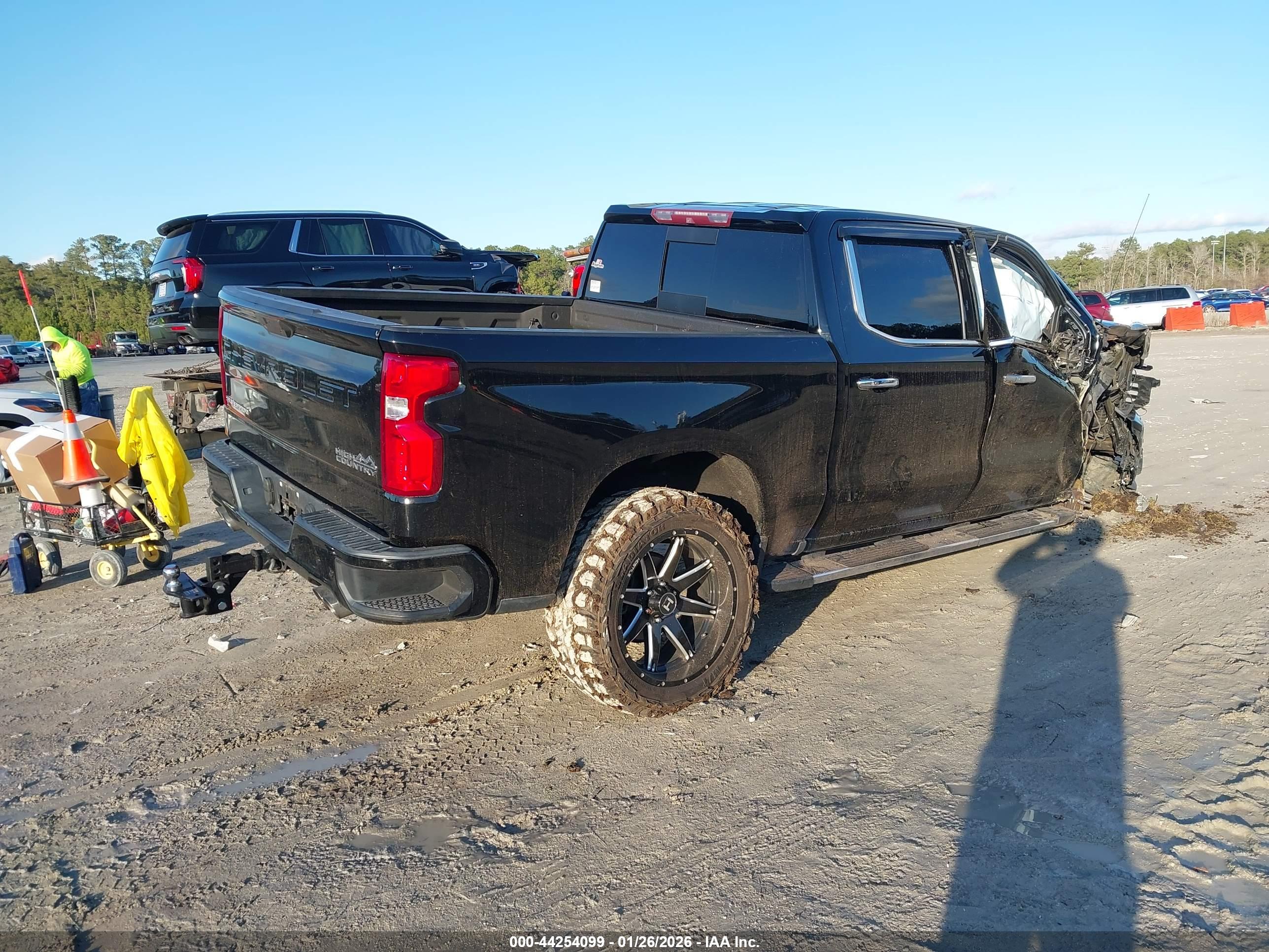 CHEVROLET SILVERADO image 4