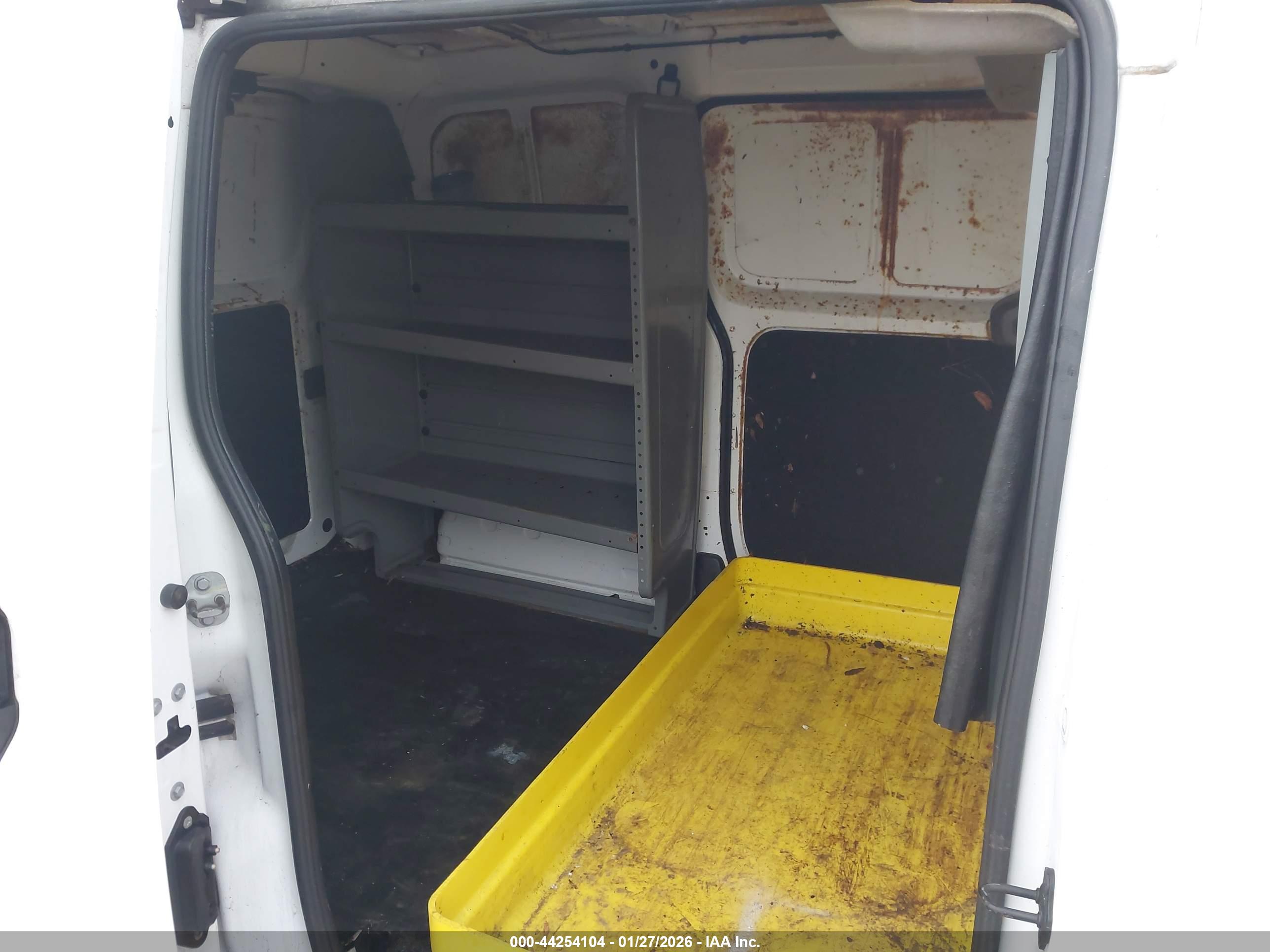 NISSAN NV200 image 8