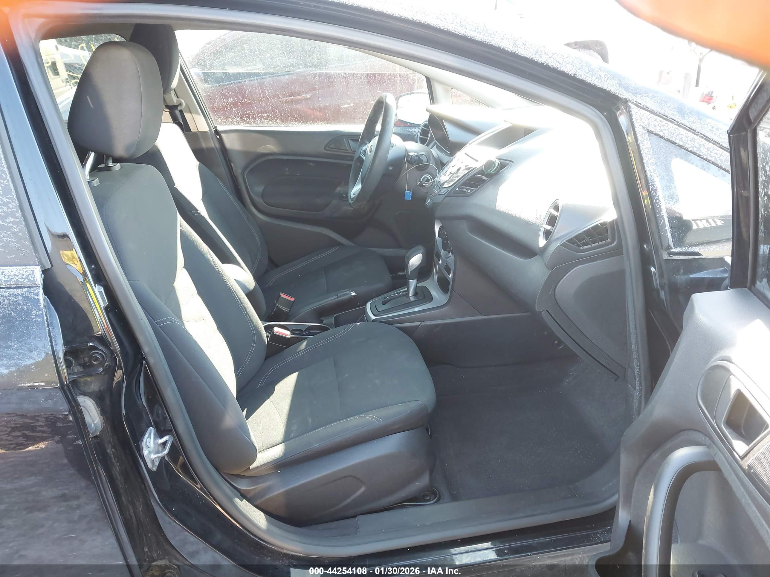 FORD FIESTA image 5