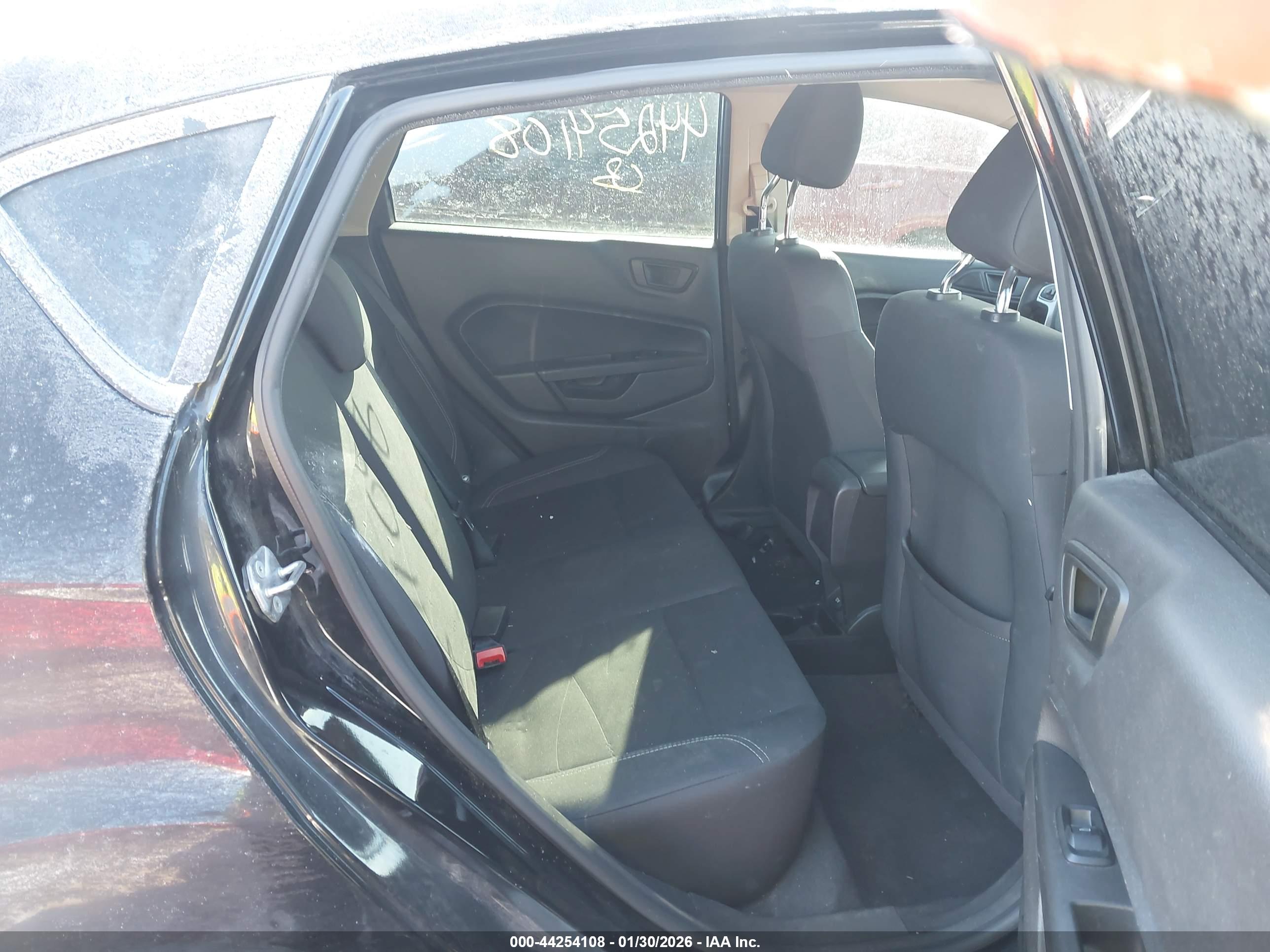 FORD FIESTA image 8