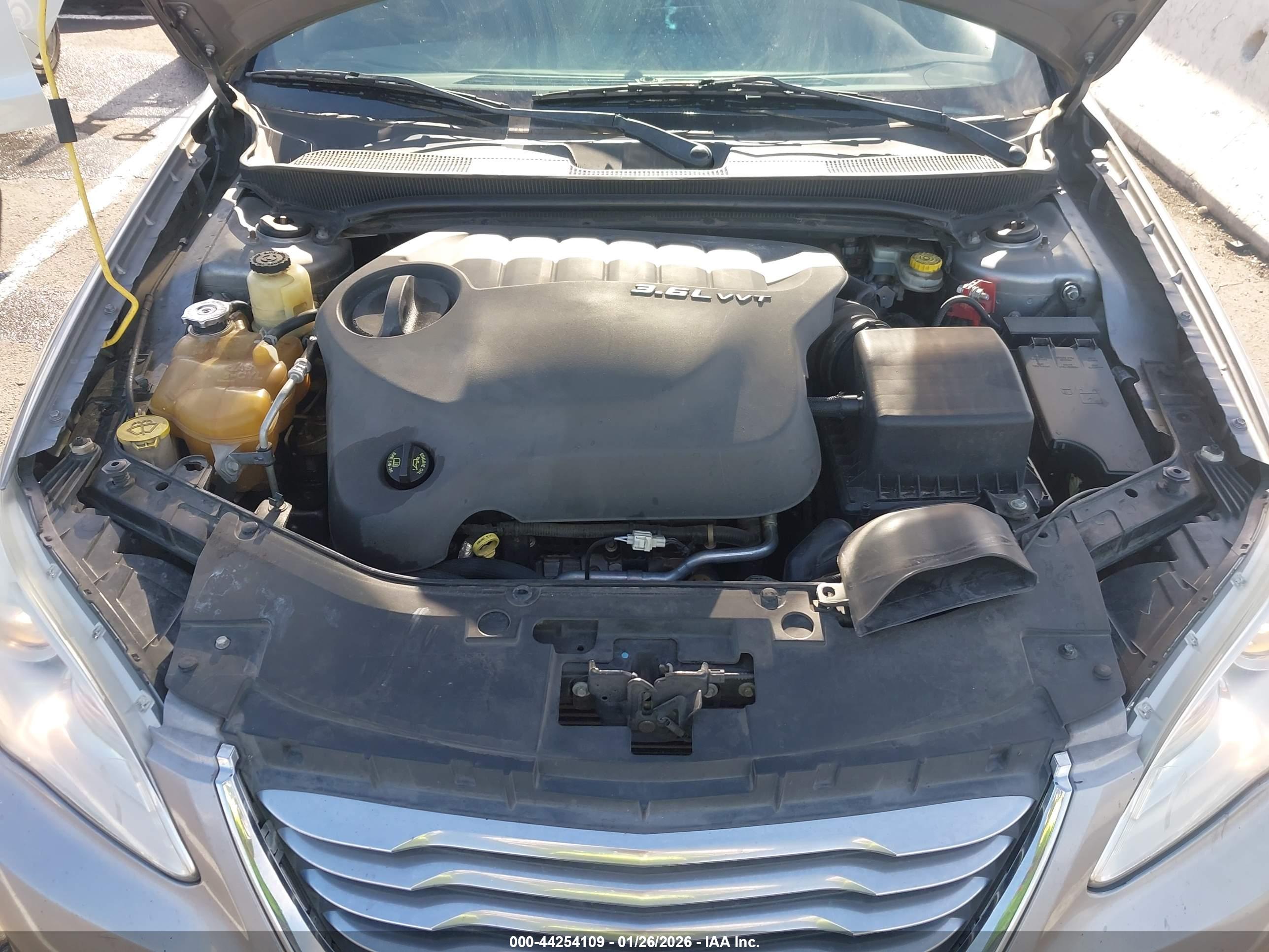 CHRYSLER 200 image 10