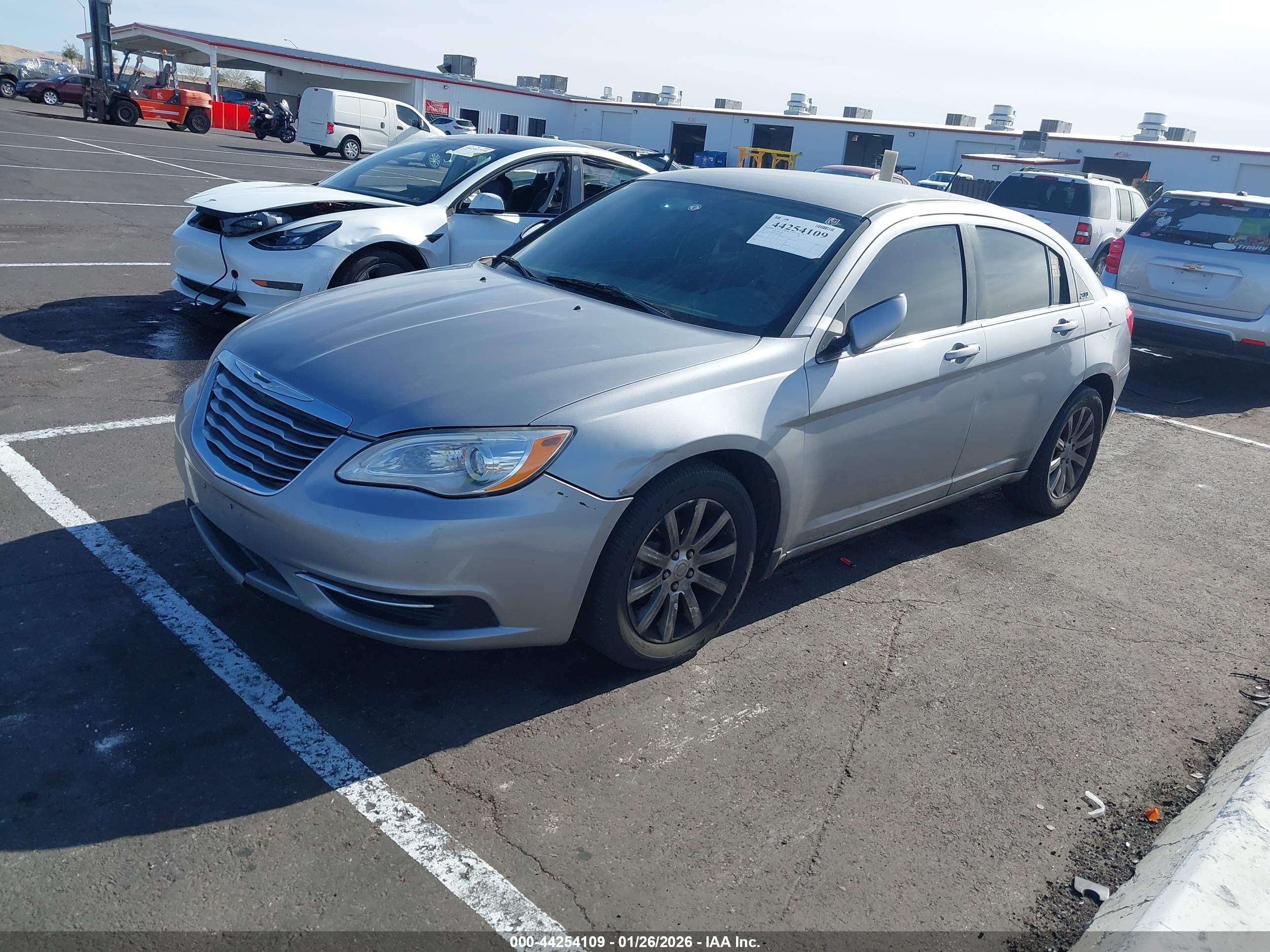 CHRYSLER 200 image 2