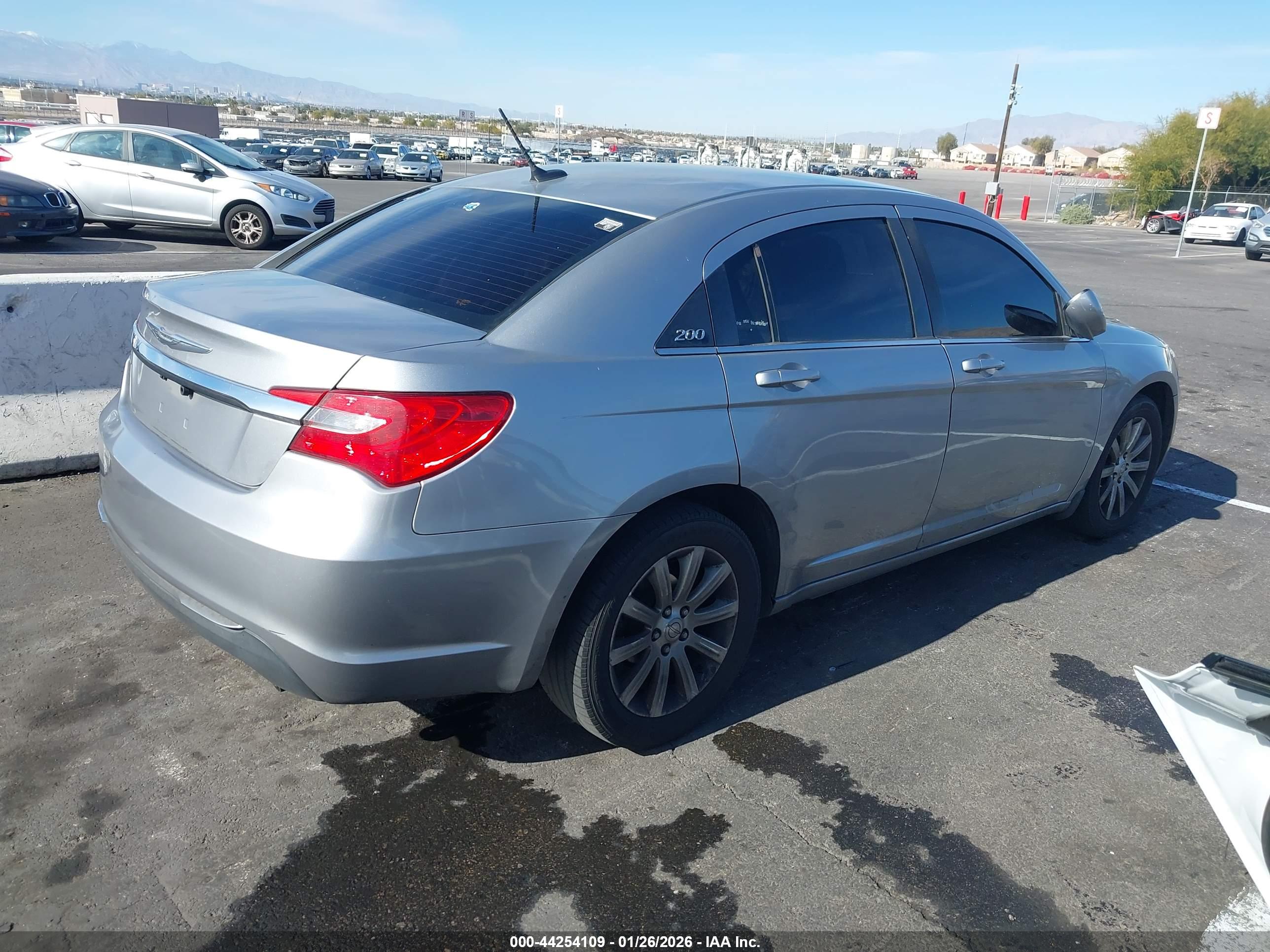 CHRYSLER 200 image 4