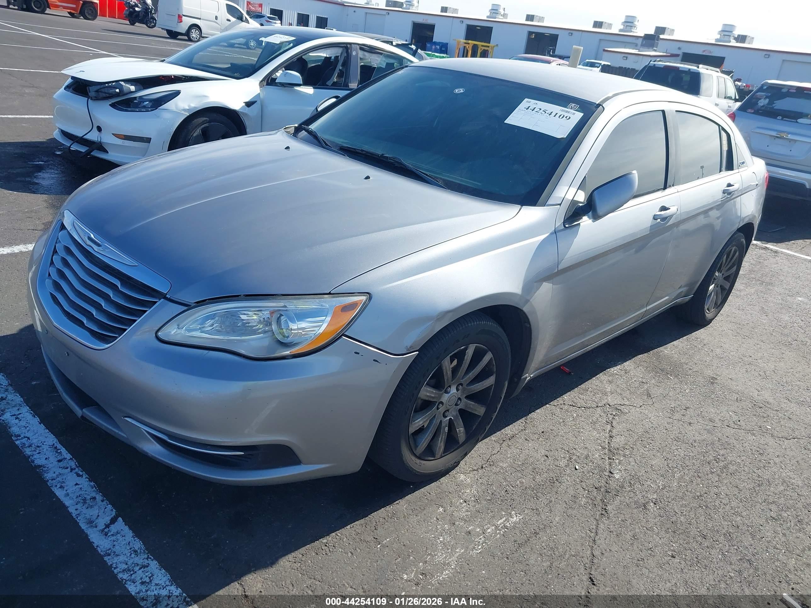 CHRYSLER 200 image 6