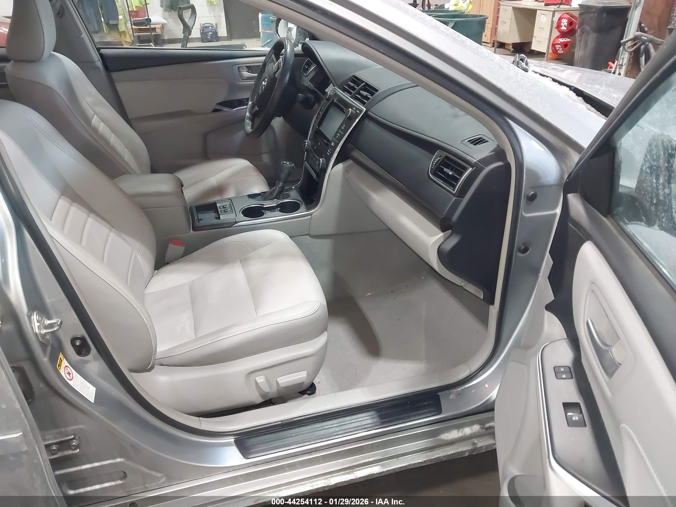 TOYOTA CAMRY image 5