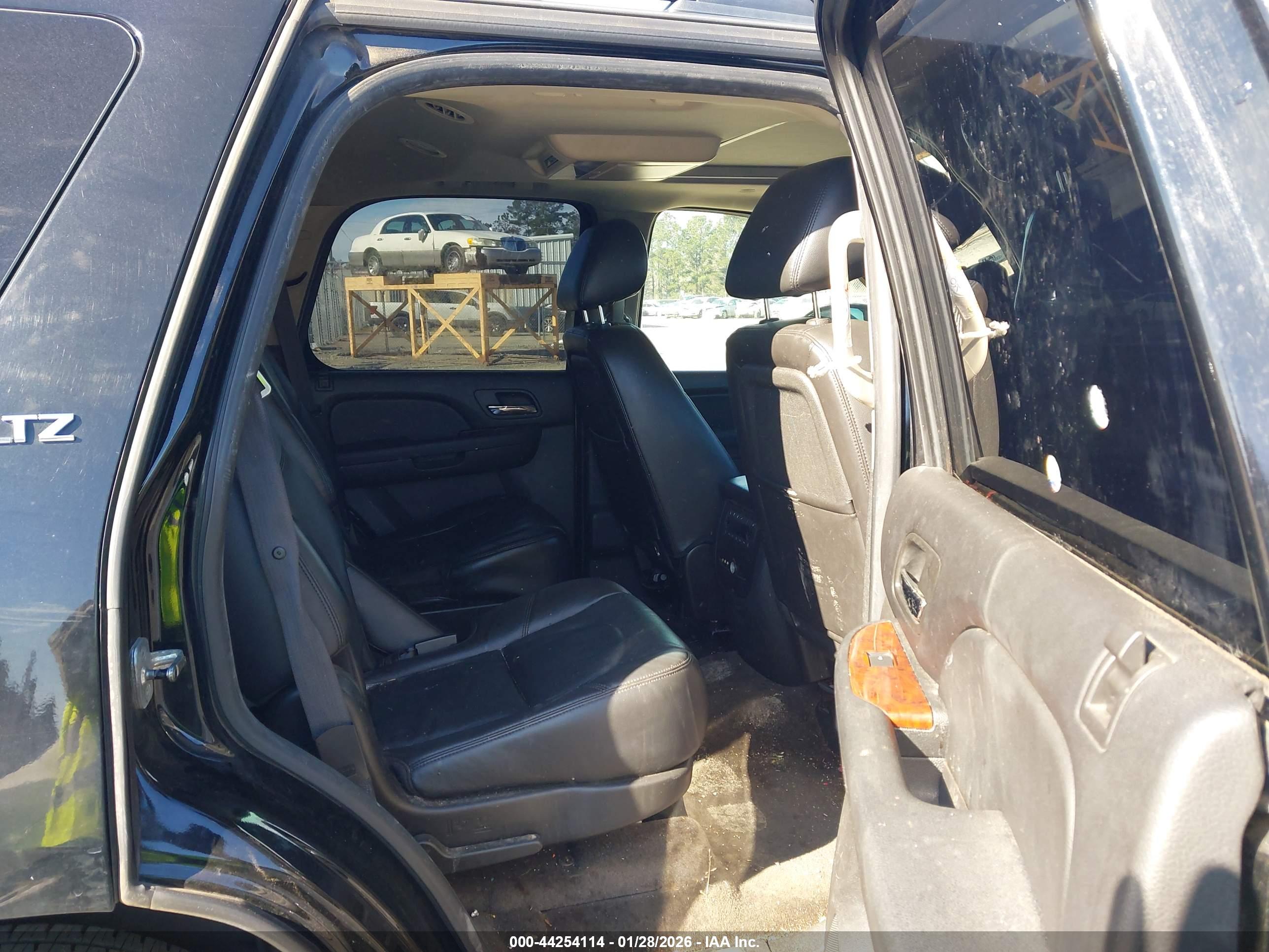 CHEVROLET TAHOE image 8