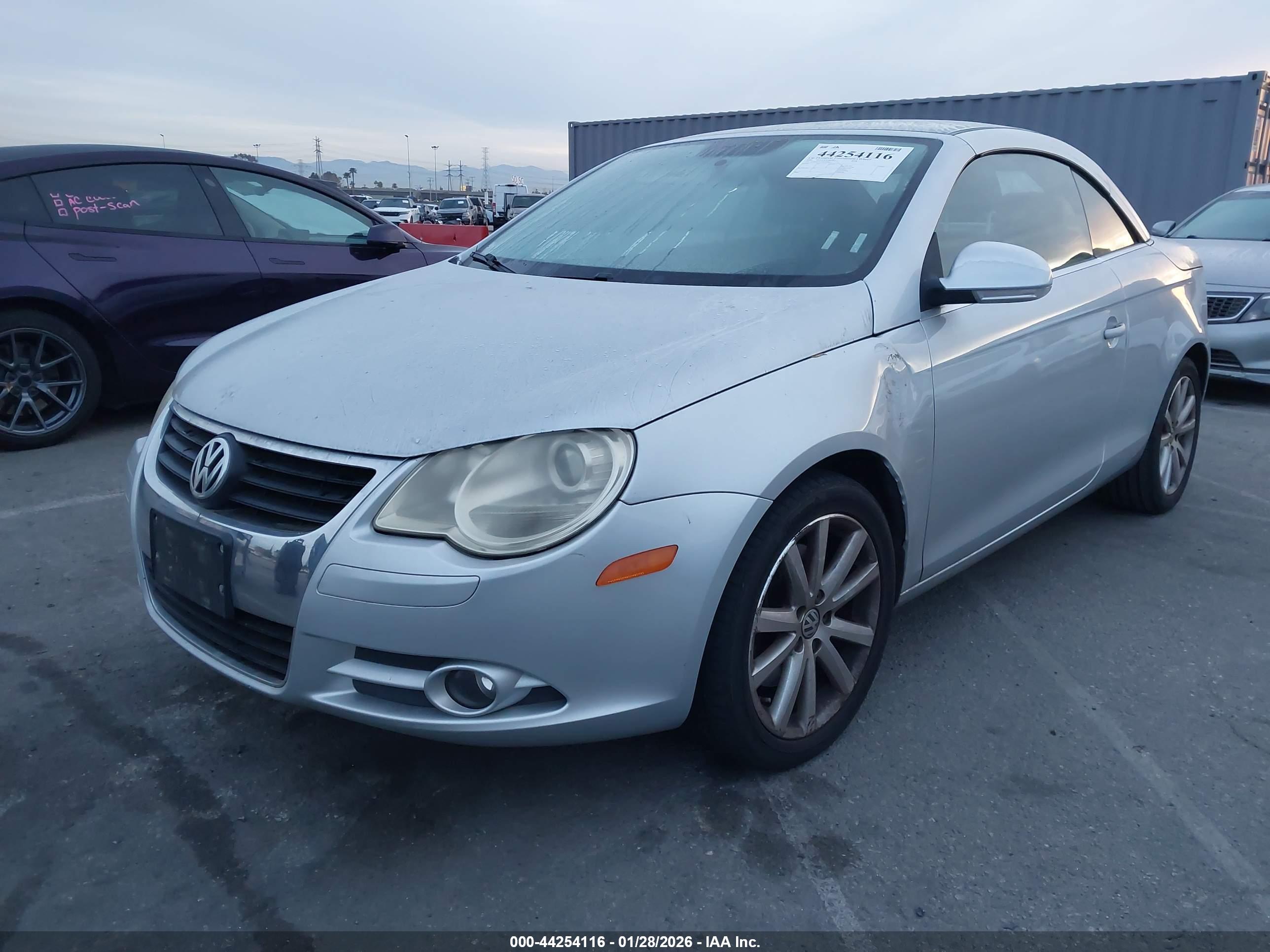 VOLKSWAGEN EOS image 2