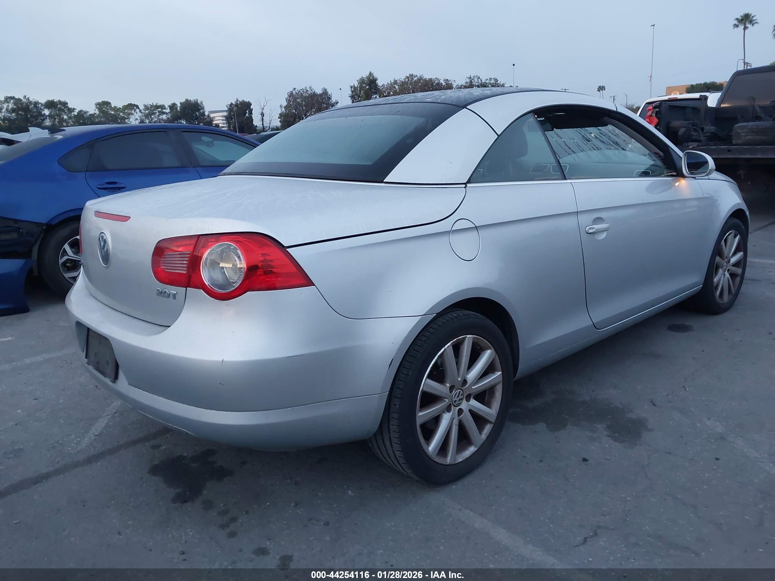 VOLKSWAGEN EOS image 4