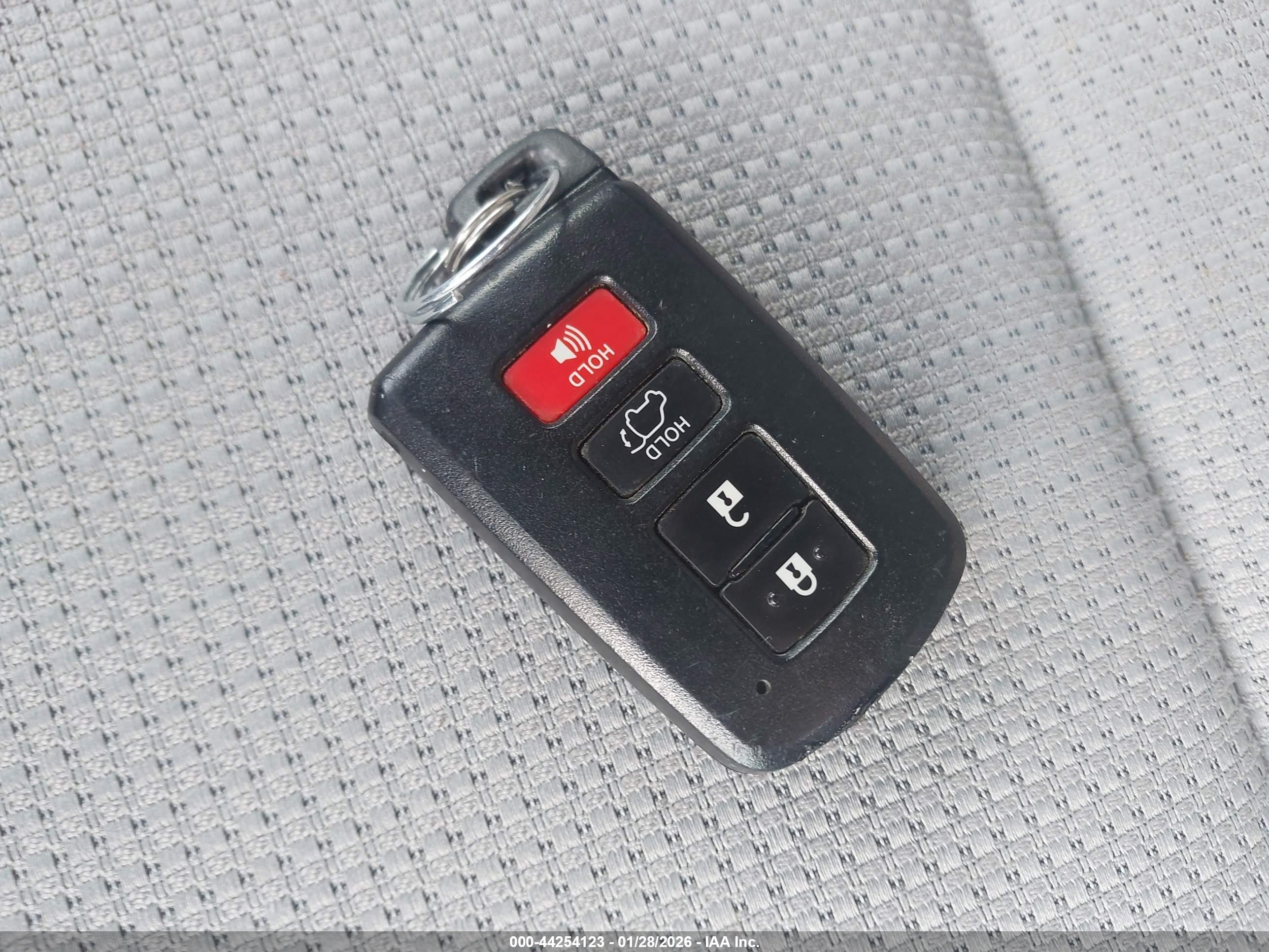 TOYOTA RAV4 image 11