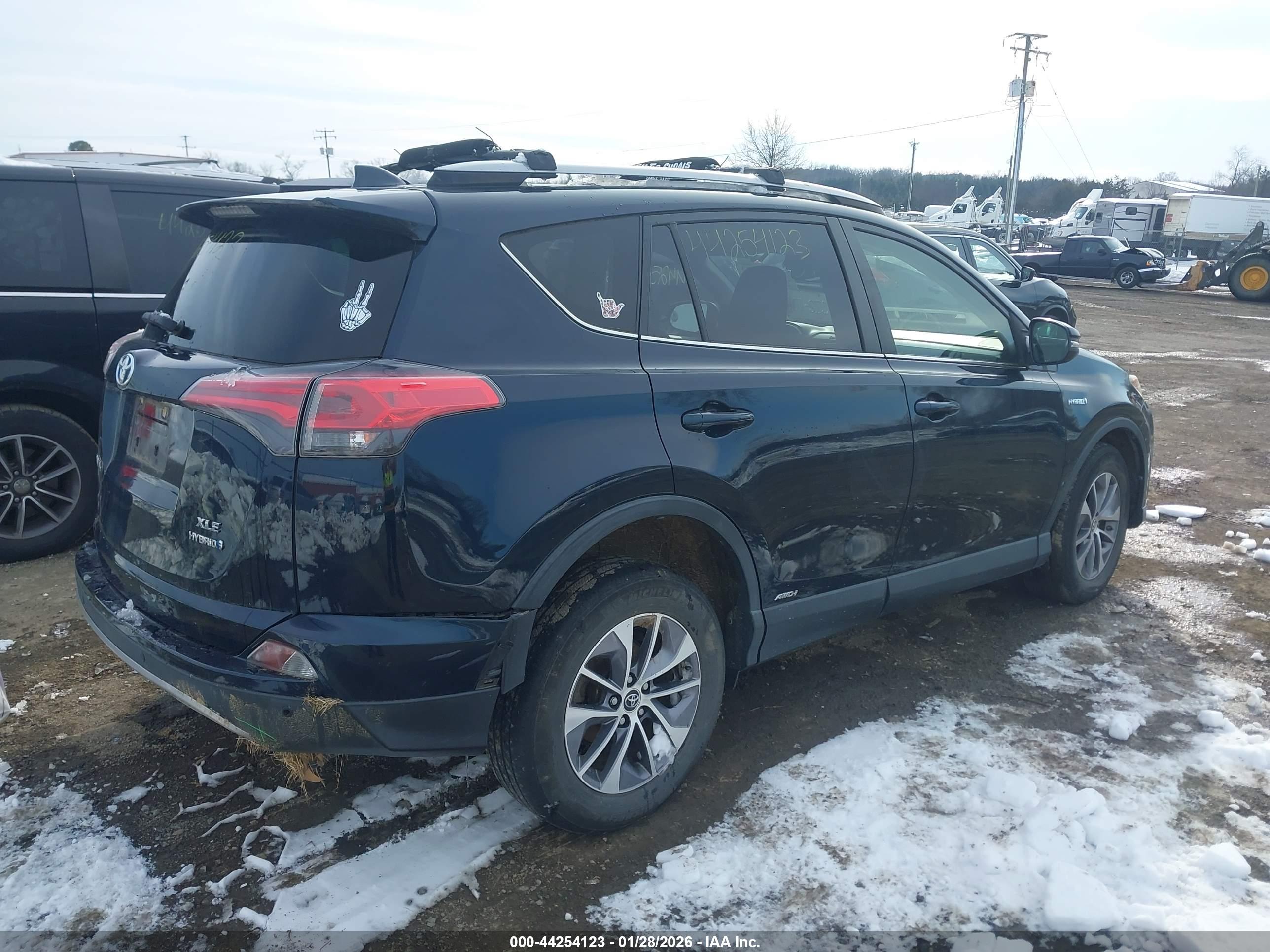 TOYOTA RAV4 image 4