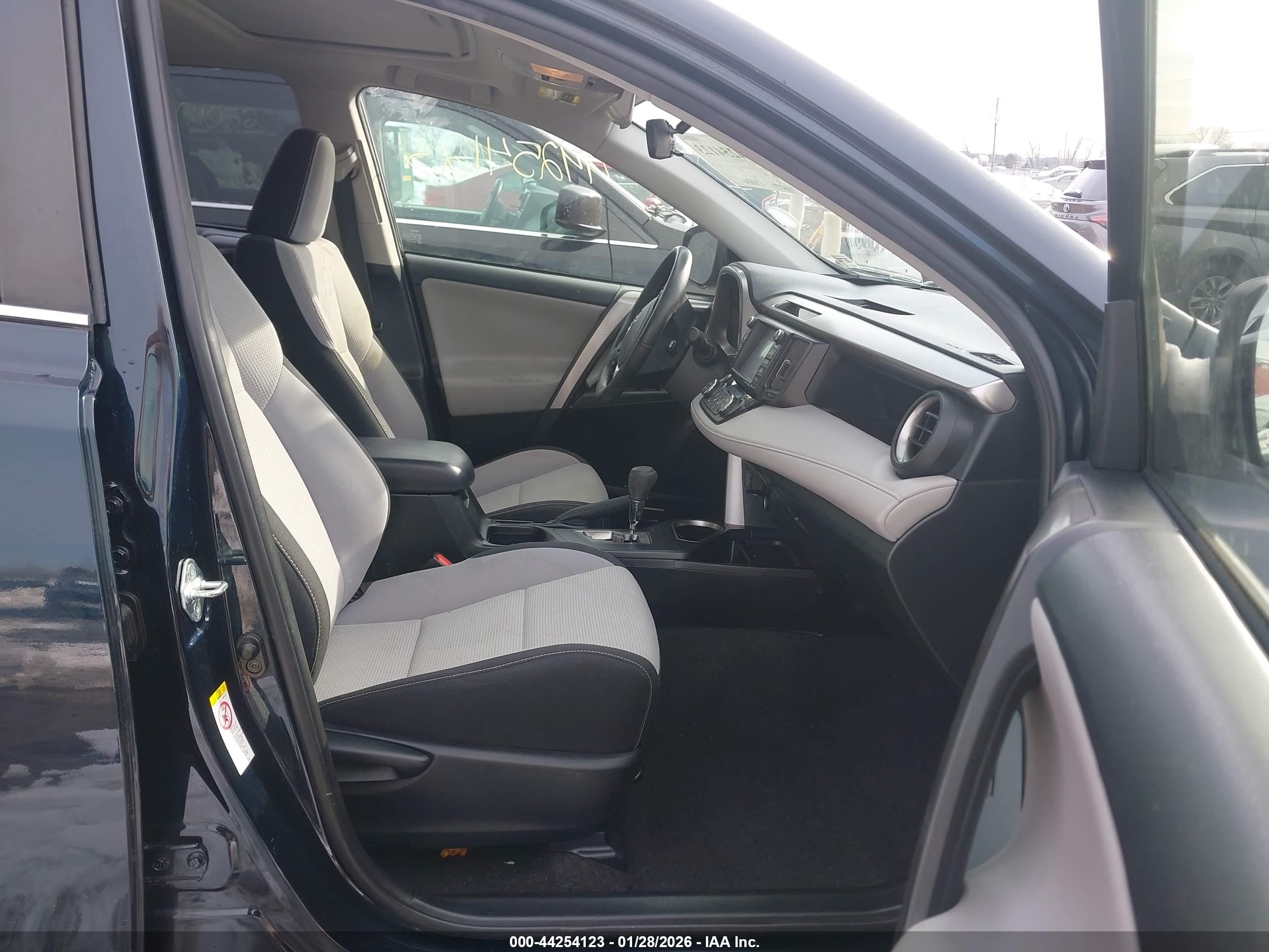 TOYOTA RAV4 image 5