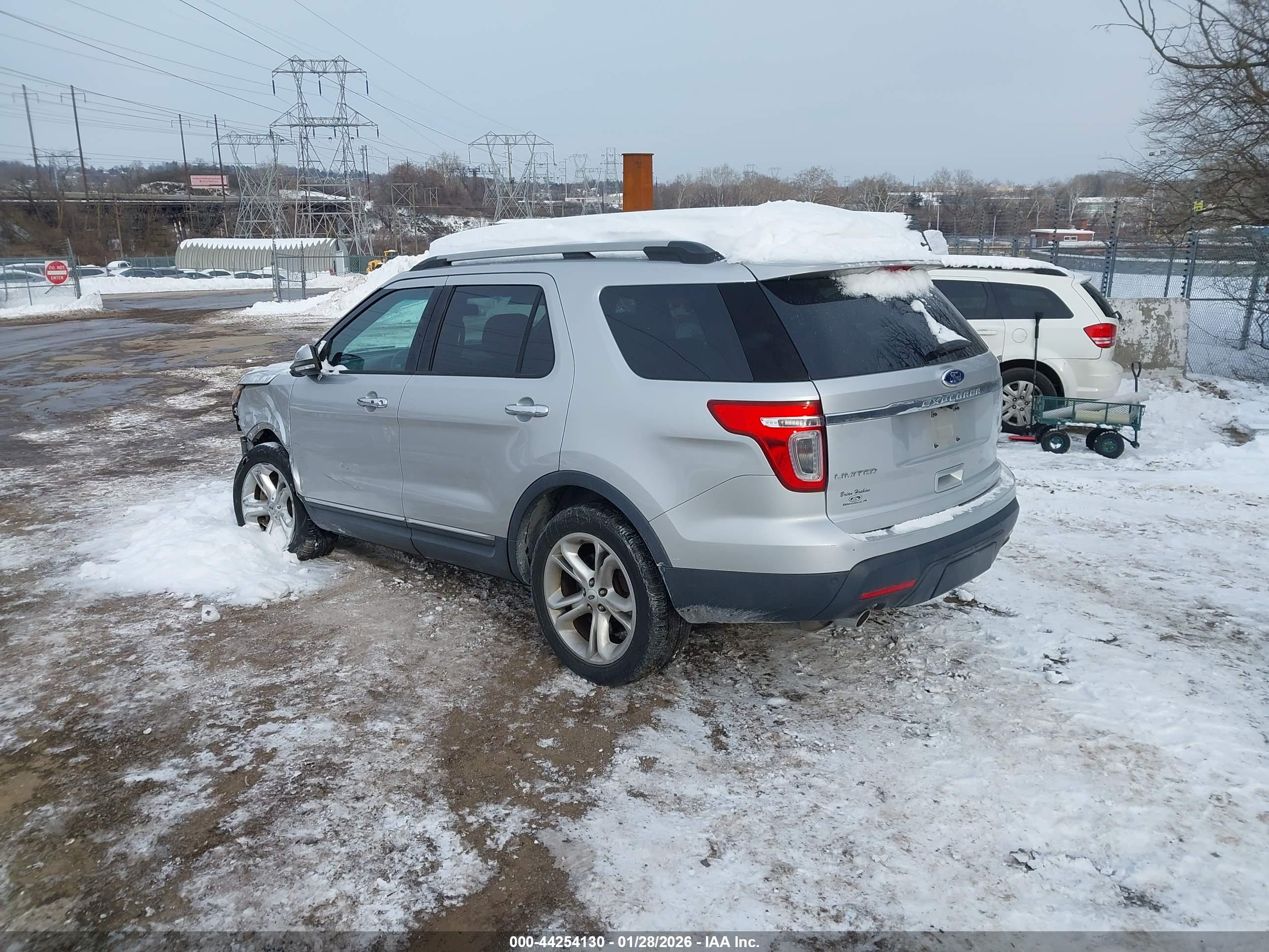 FORD EXPLORER image 3