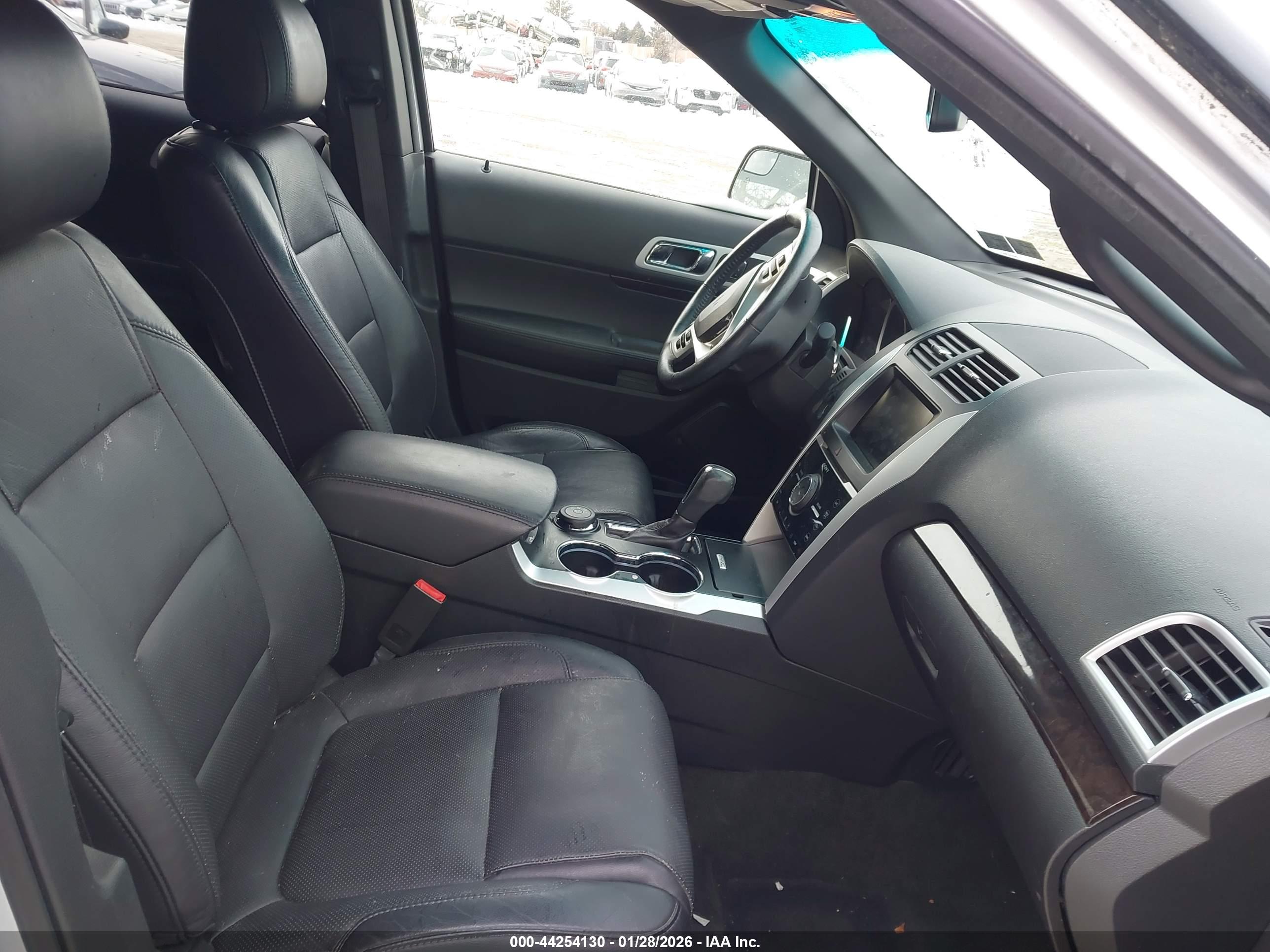 FORD EXPLORER image 5