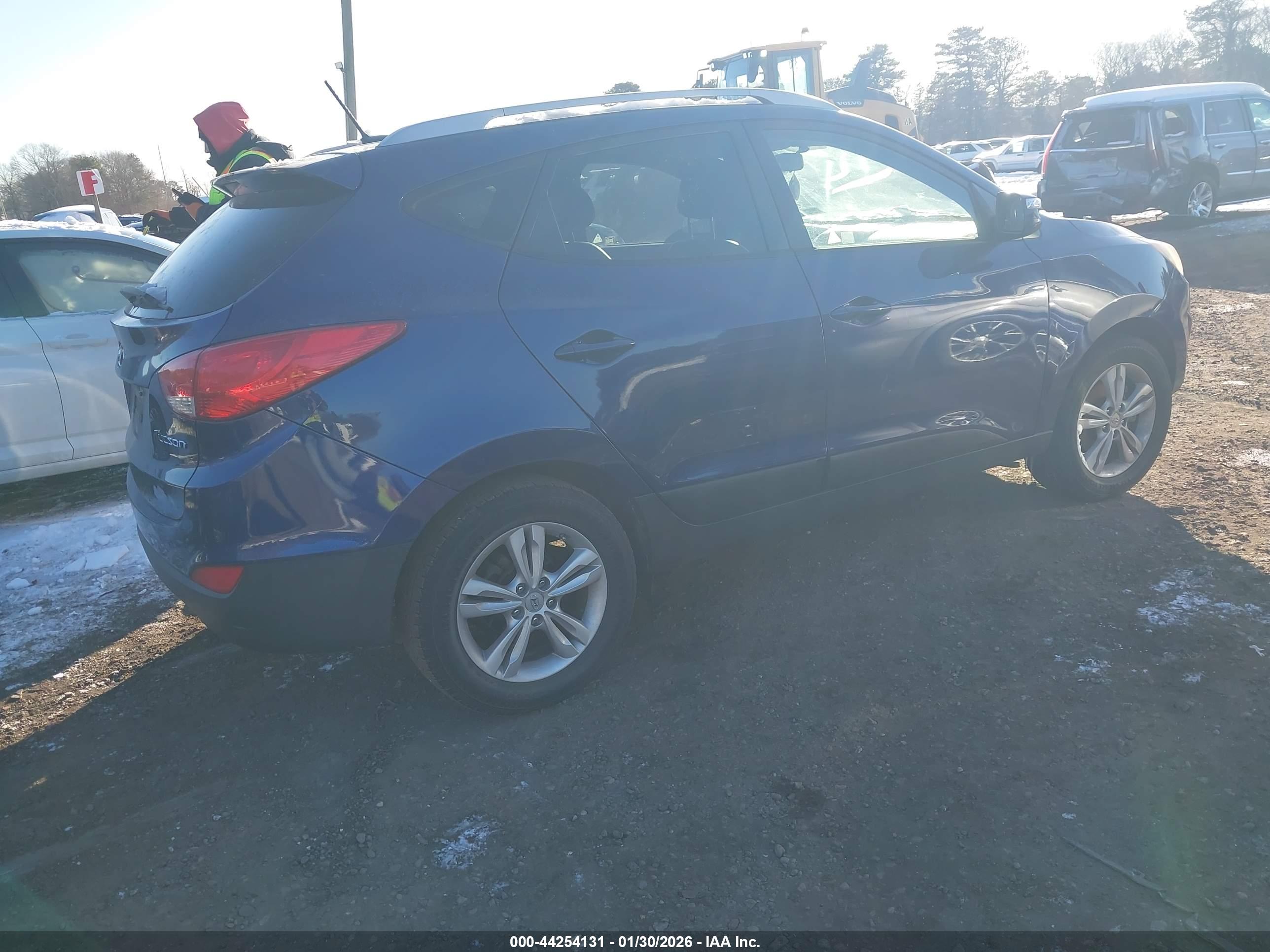 HYUNDAI TUCSON image 4