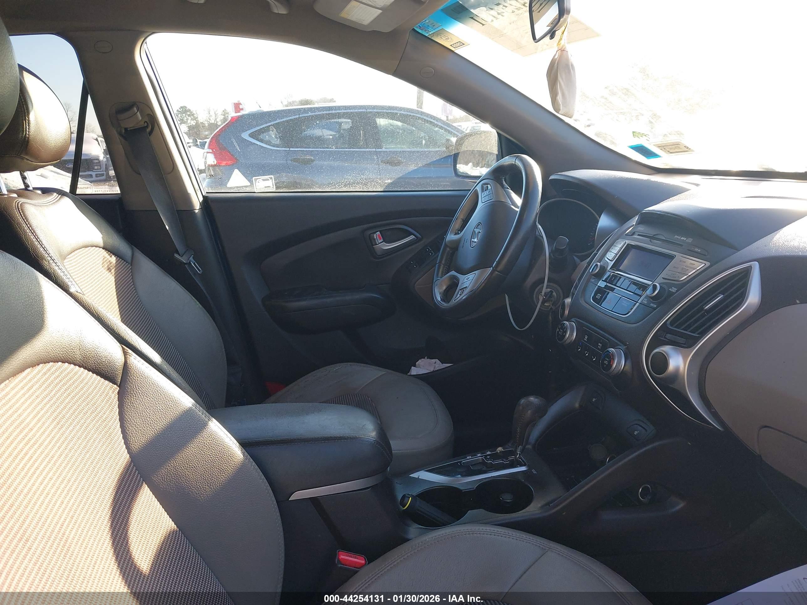 HYUNDAI TUCSON image 5