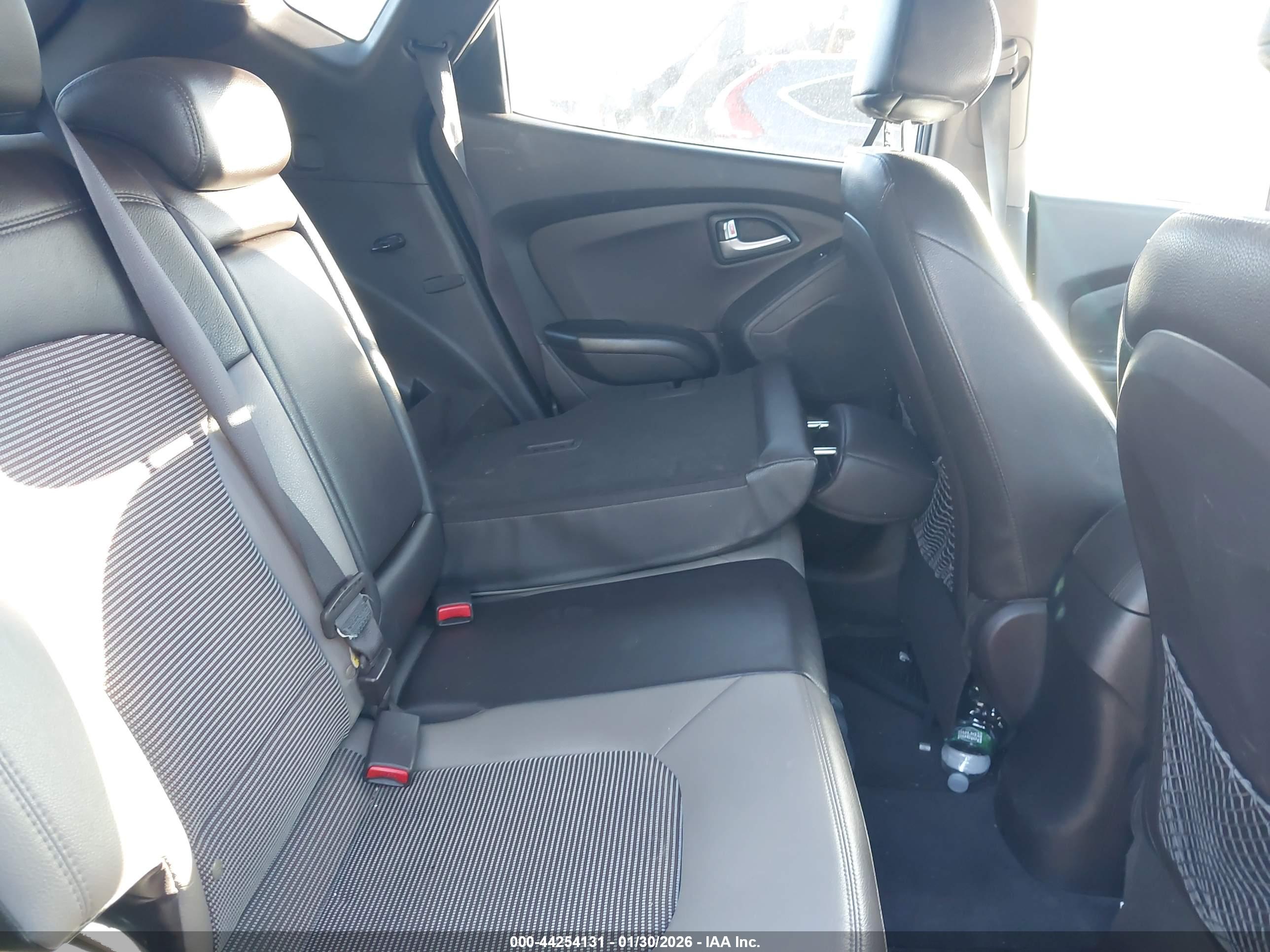 HYUNDAI TUCSON image 8