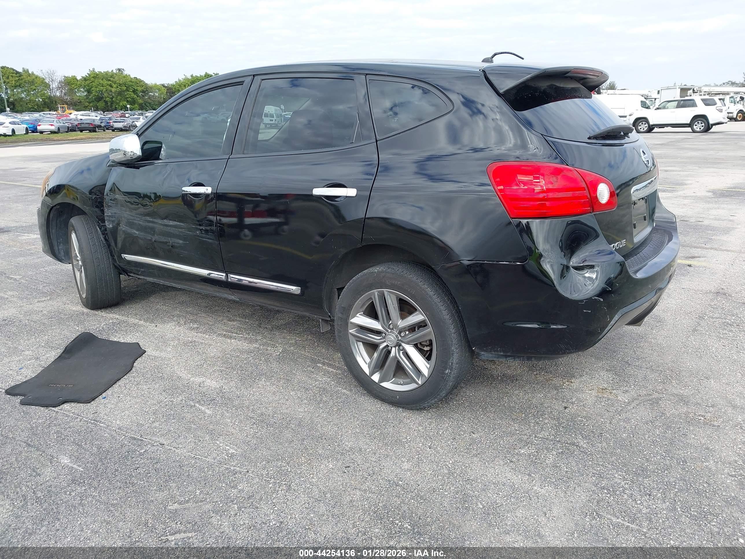 NISSAN ROGUE image 3