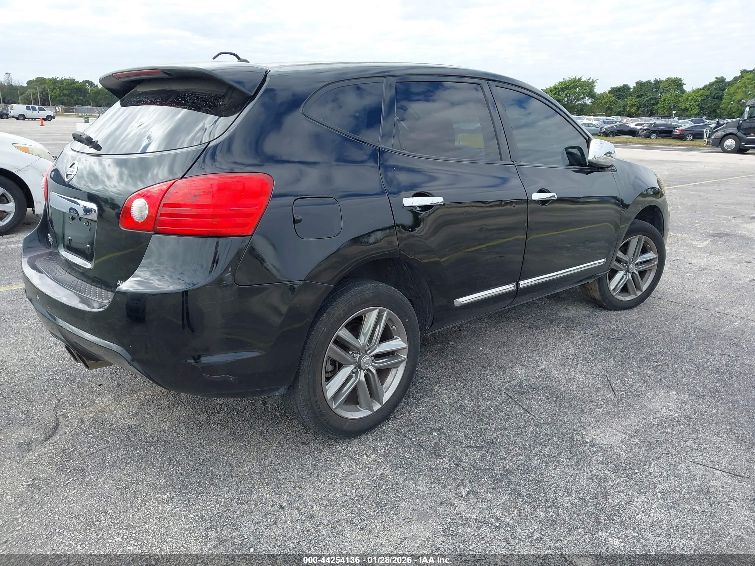 NISSAN ROGUE image 4