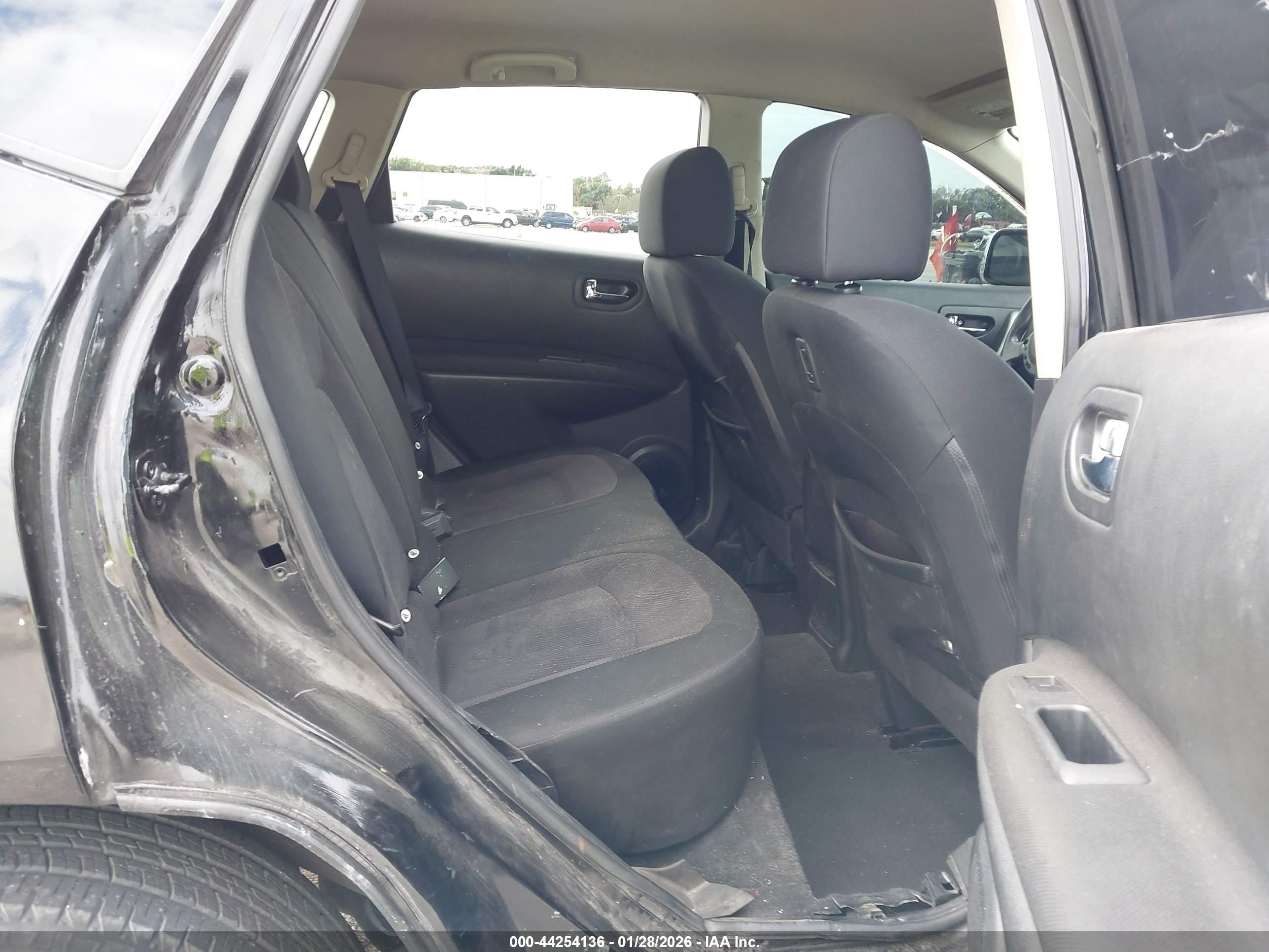 NISSAN ROGUE image 8