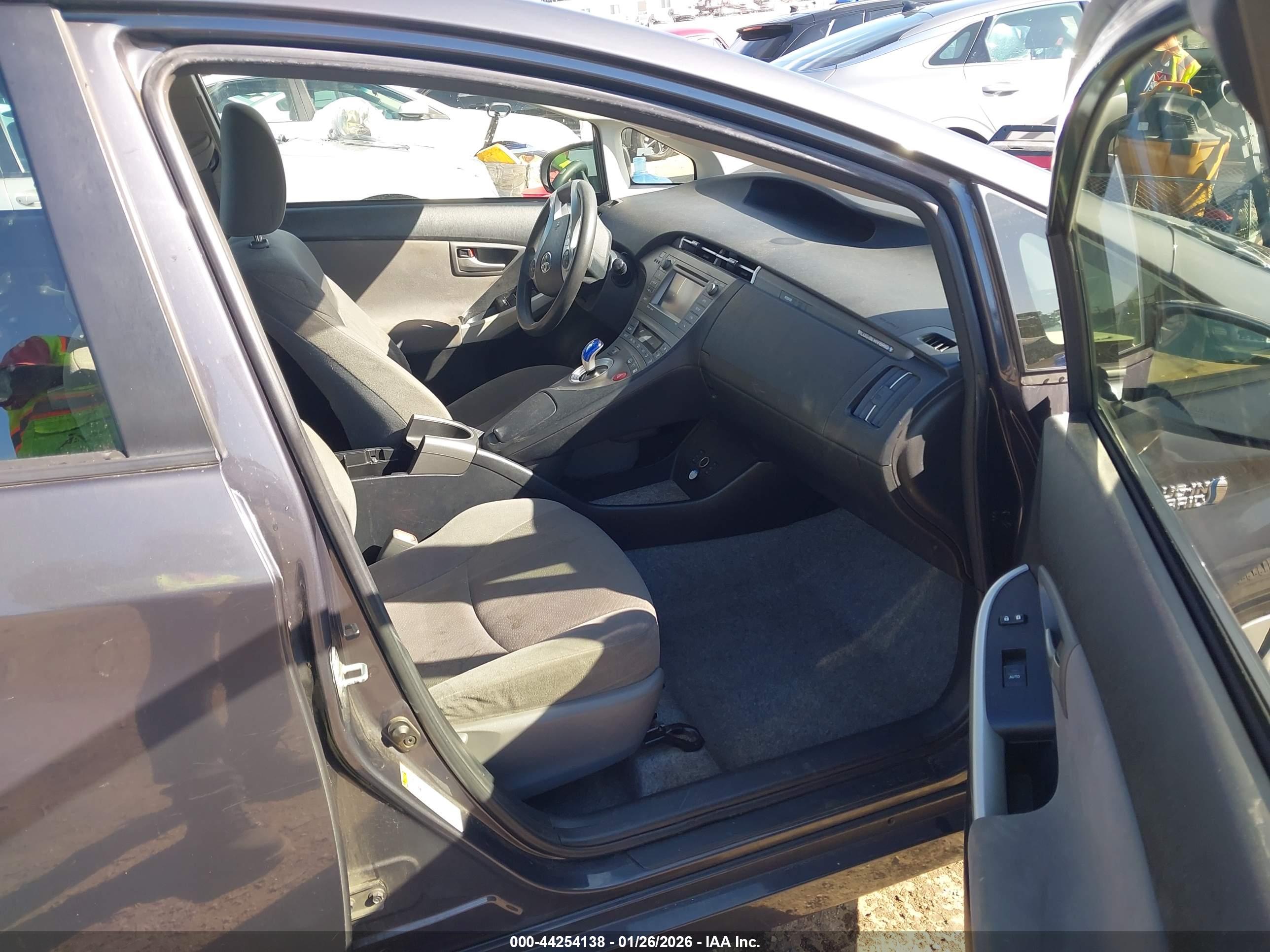 TOYOTA PRIUS image 5