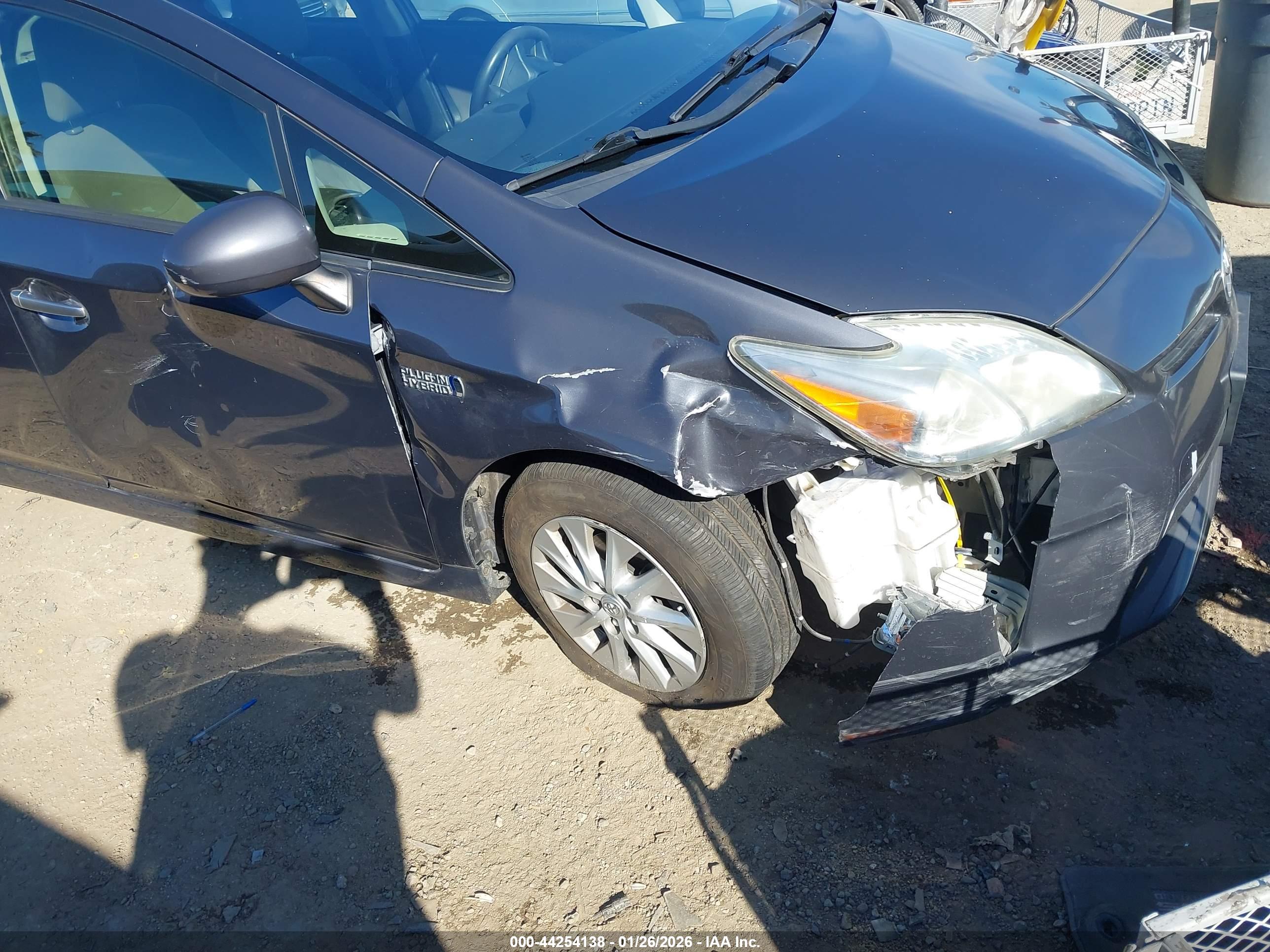 TOYOTA PRIUS image 6