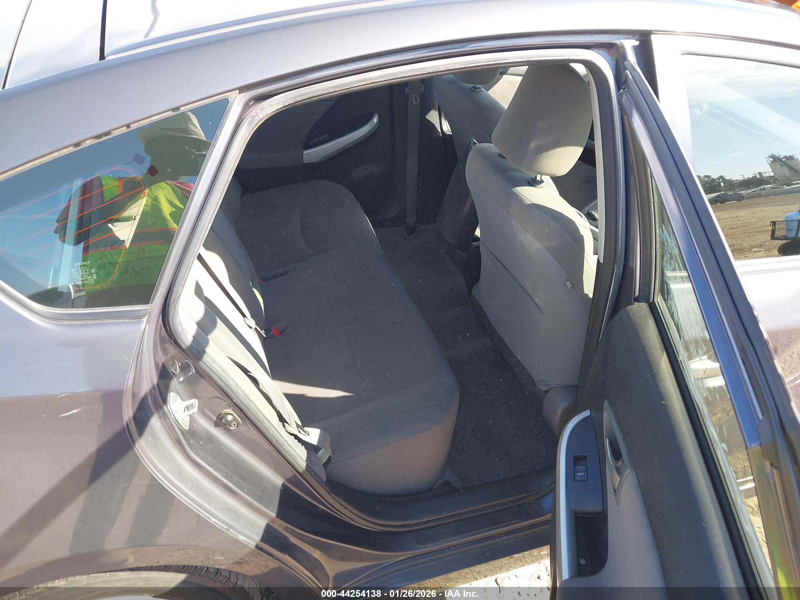 TOYOTA PRIUS image 8
