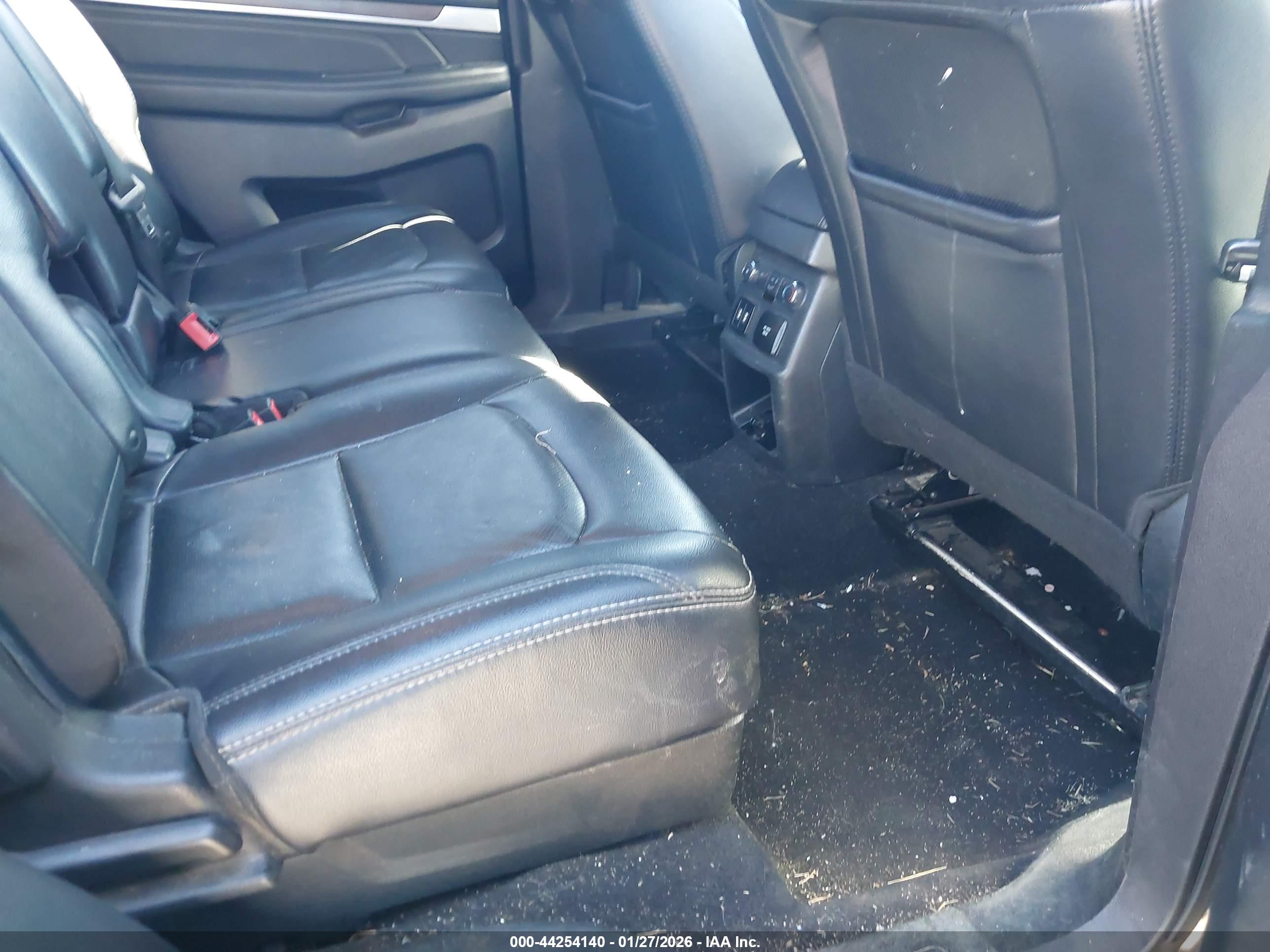FORD EXPLORER image 8