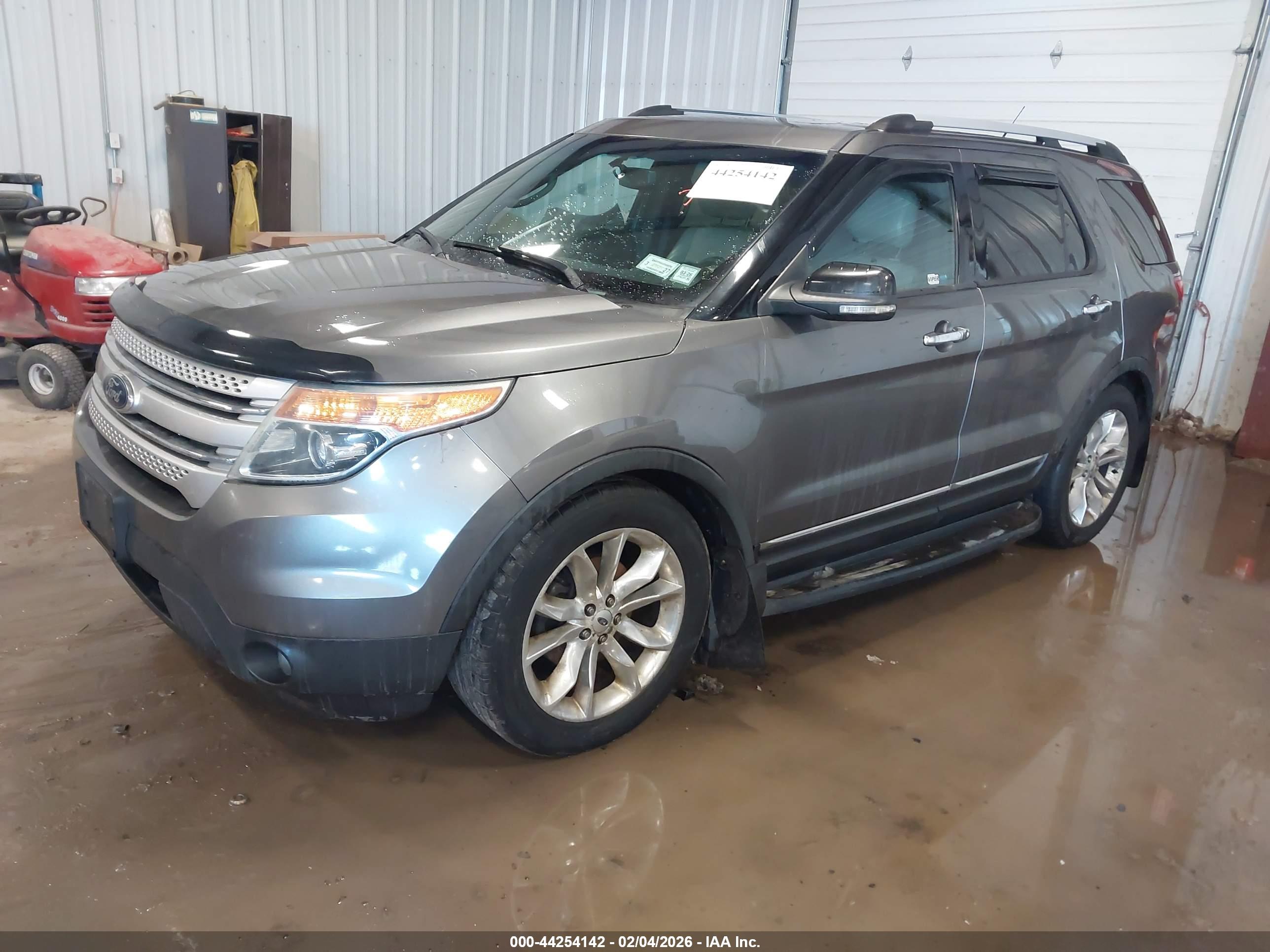 FORD EXPLORER image 2