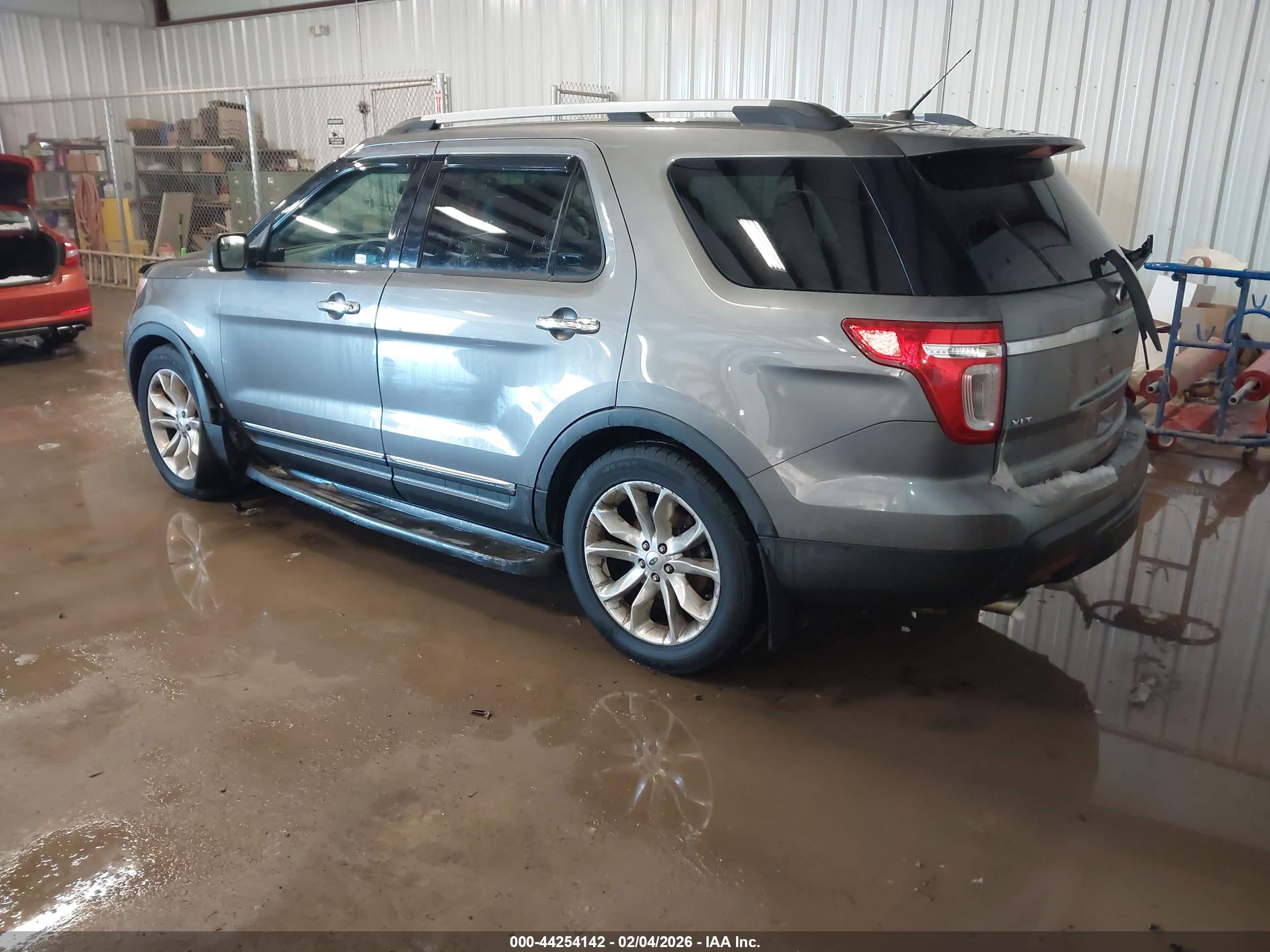FORD EXPLORER image 3