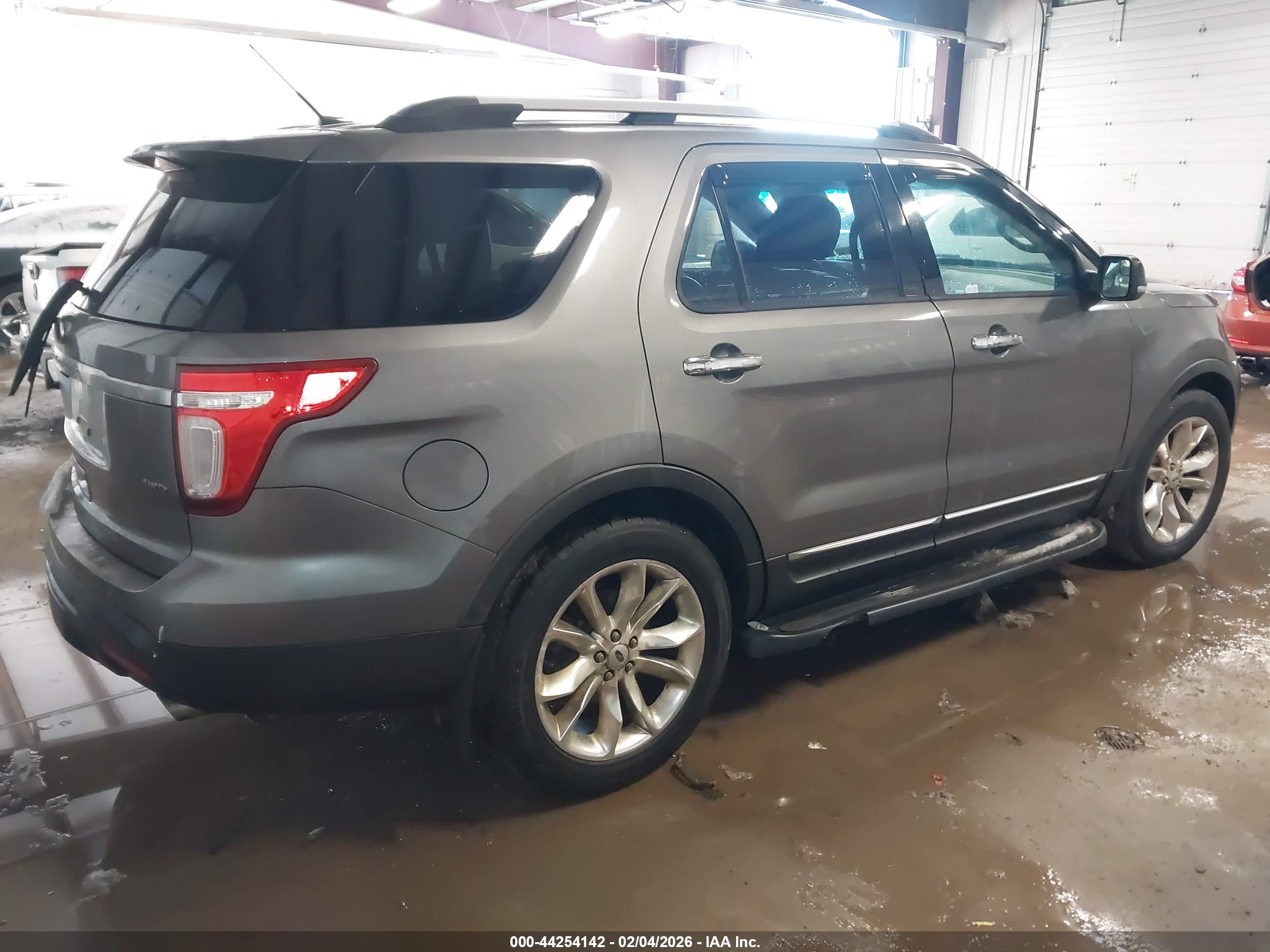 FORD EXPLORER image 4